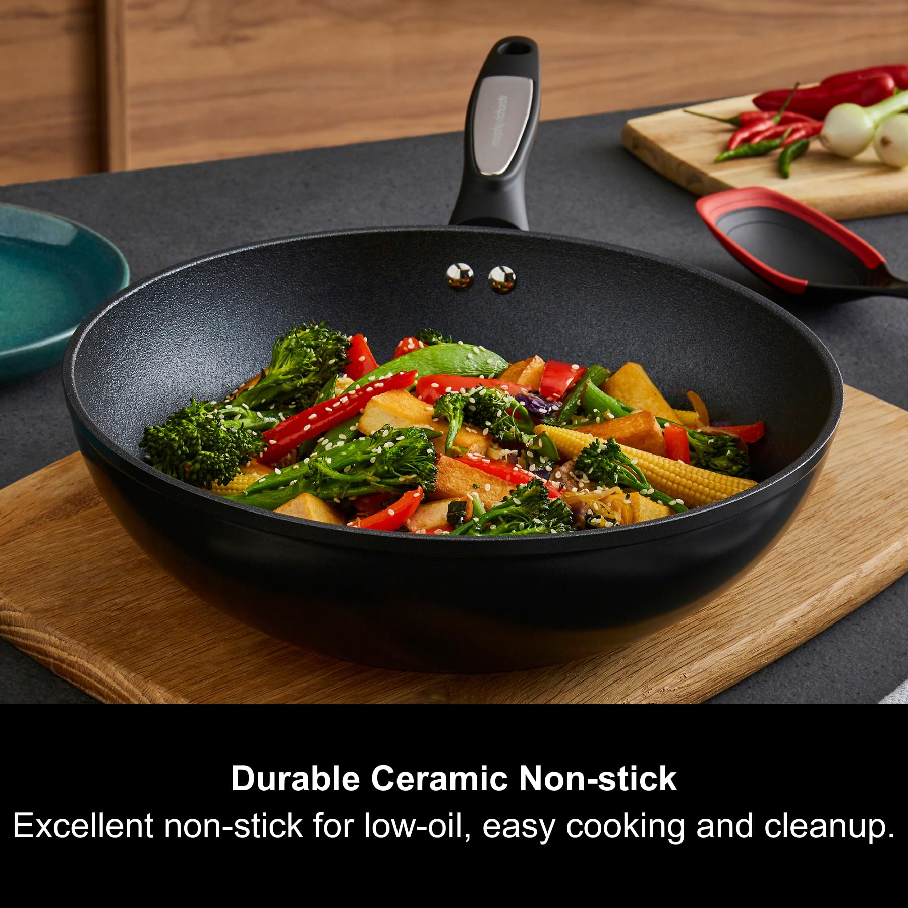Morphy Richards Sauteuse en aluminium forgé 28 cm avec revêtement en céramique antiadhésif, poignées douces au toucher, répartition homogène de la chaleur, compatible avec tous les feux, noir, 850702