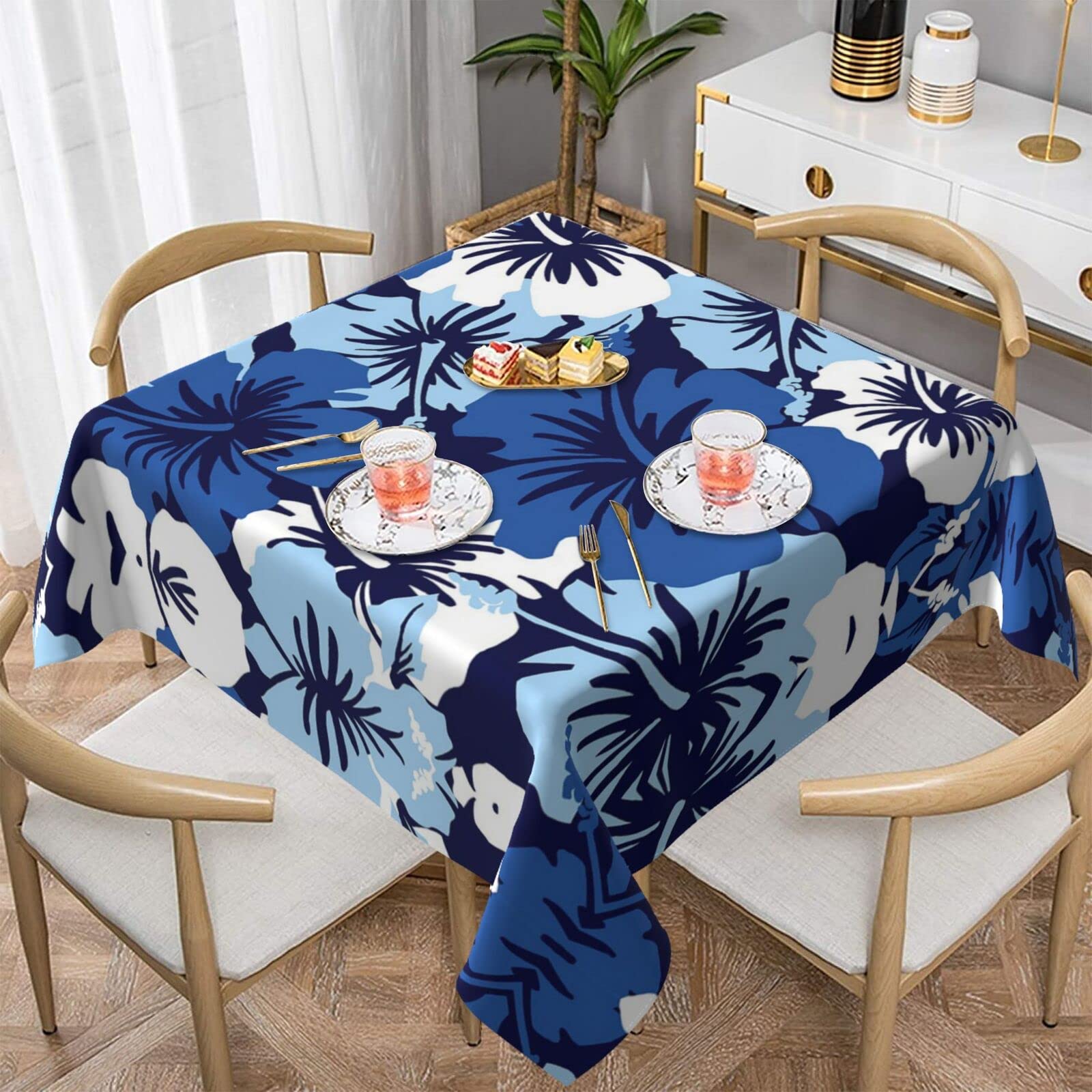 Nappe carrée lavable bleu hibiscus pour protéger votre table de cuisine