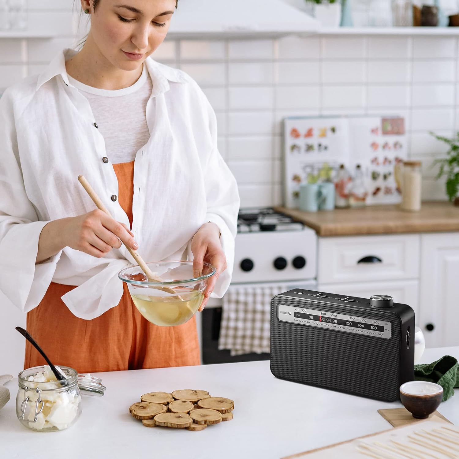 Philips Portable Radio AM/FM with Speaker, AC OR Battery AM FM Powered Radios for Travel with 3.5mm Headphone Jack and Frequency Tuner, Telescopic Antenna