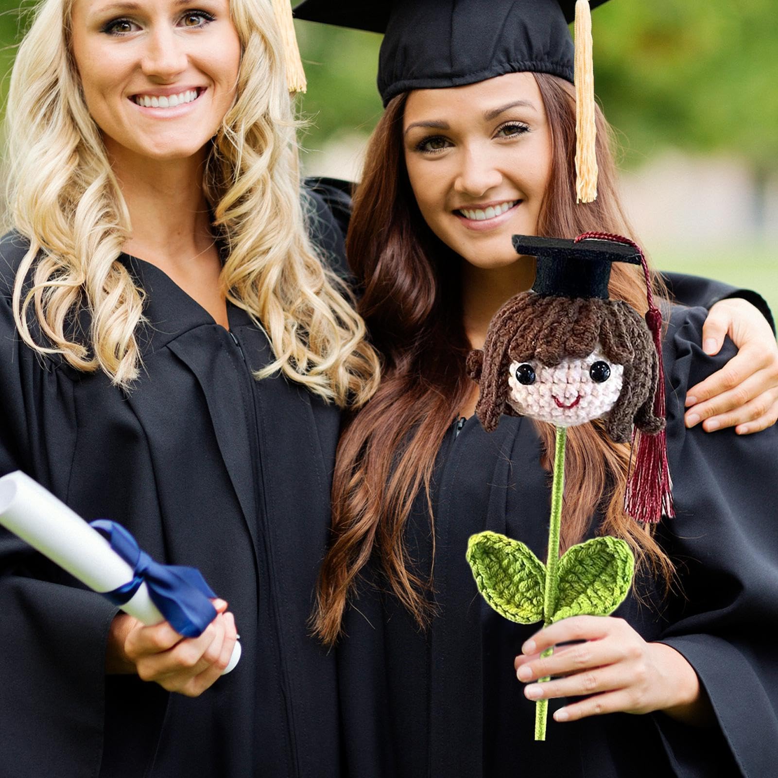 Bouquet de Fleurs au Point de Graduation - Chapeau de Remise de Diplôme au Crochet avec Fleurs en Laine