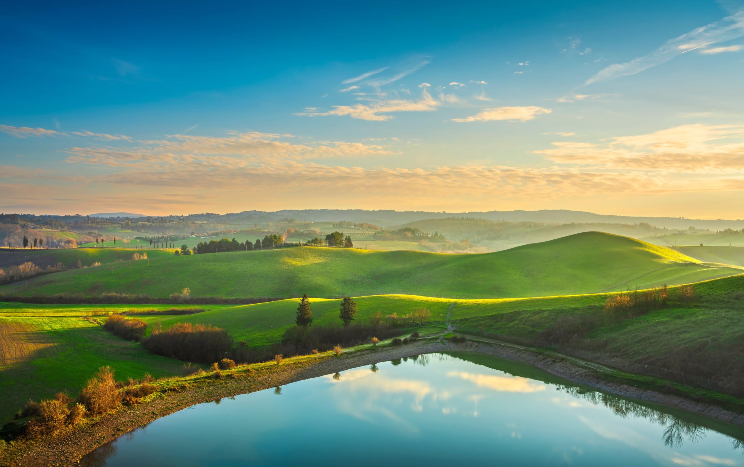 adrium Poster 110 x 70 cm: lago e dolci colline Via Francigena paesaggio Castelfiorentino, Firenze, Toscana, Italia(171352139)