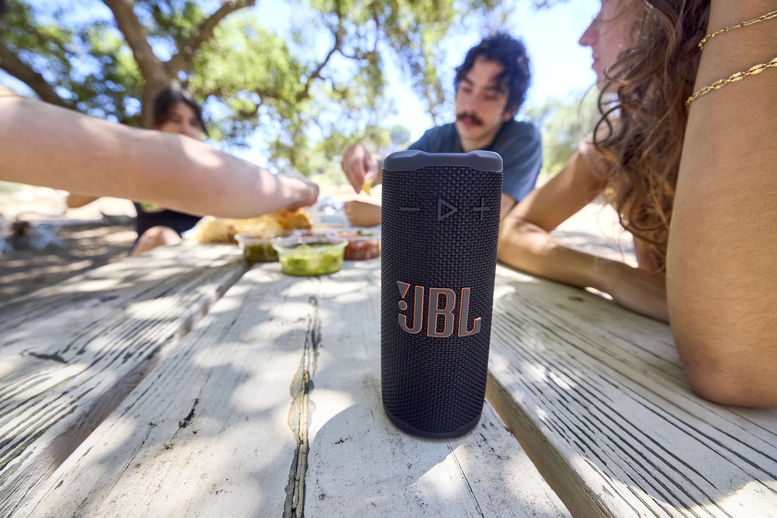 JBL Grip, Enceinte Bluetooth compacte, AI Sound Boost, étanche et resistante à la poussière IP68, éclairage d’Ambiance, 14 h d’autonomie, Connexion Multi-Enceintes Auracast, app JBL Portable, Noir