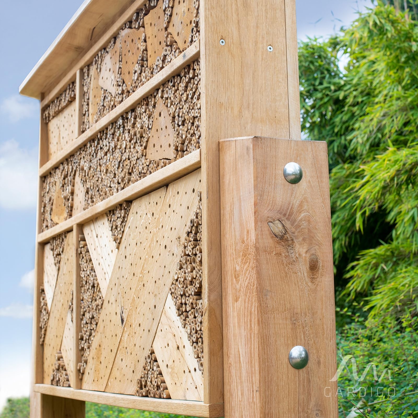 Gardigo Hotel per Insetti Premium | Grande Casa per Insetti in Legno Naturale Massiccio per Api e Api Selvatiche | Aiuto per la Nidificazione degli Insetti | Made in Germany | Casetta per Insetti