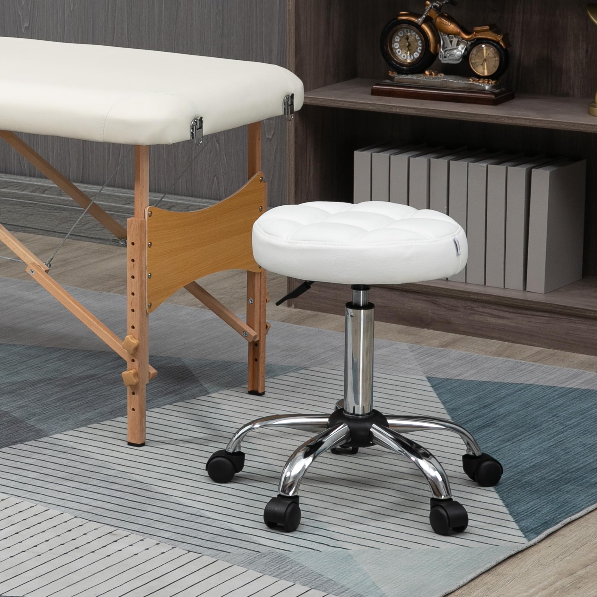 HOMCOM Taburete Giratorio con Ruedas Regulable en Altura de 48-63 cm Taburete de Trabajo Tapizado en Cuero PU para Peluquería Cosmética Dentista Diámetro Ø35,5 cm Blanco