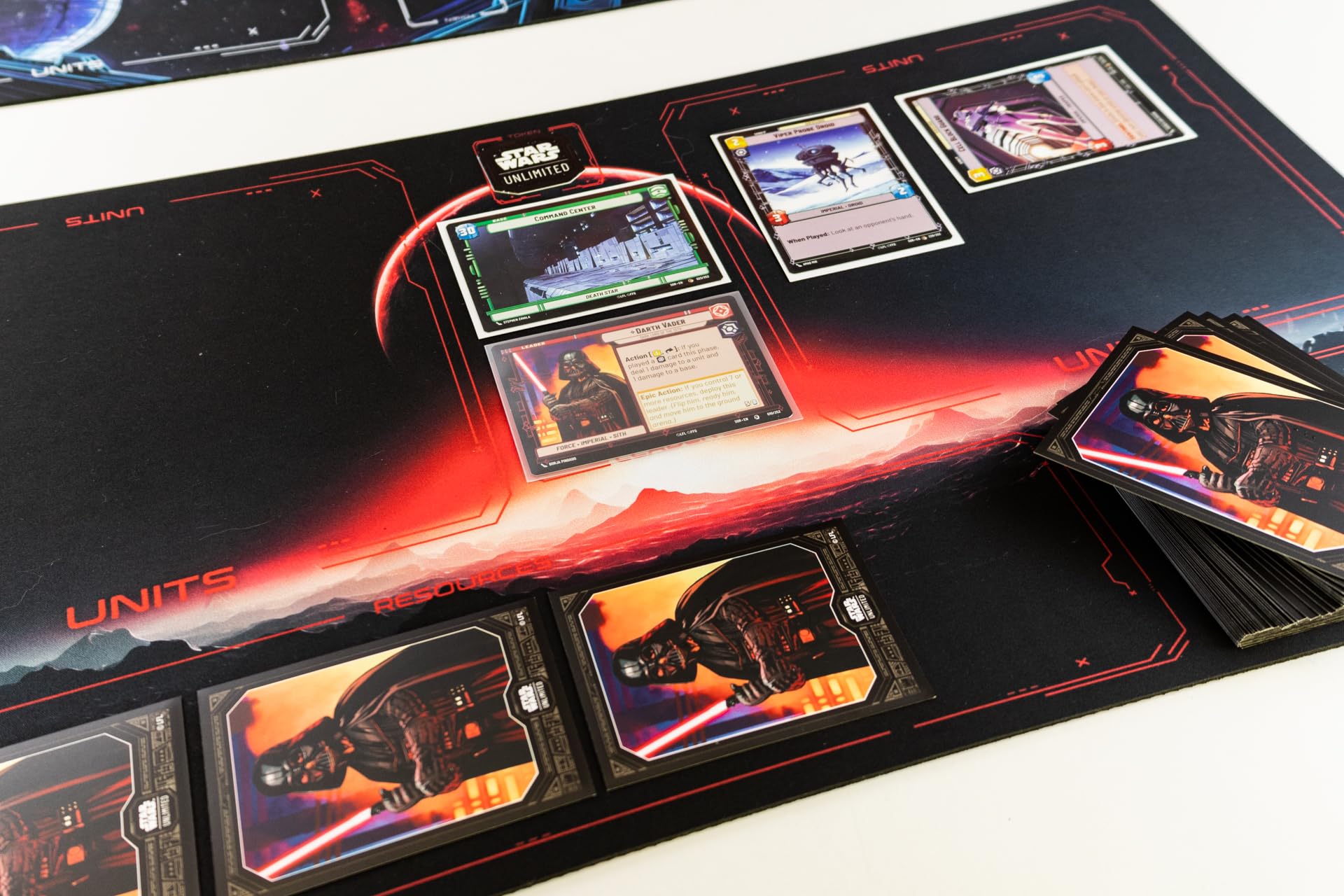 Mata kompatybilna z Star Wars Unlimited 24"x14" 61x35,5 cm Czerwony Księżyc