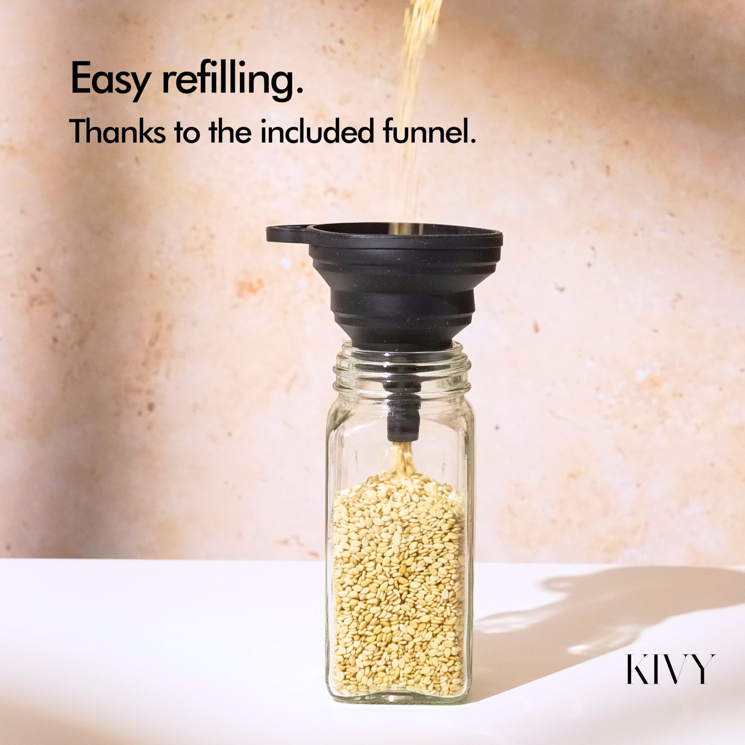 KIVY Lot de 24 pots à épices vides avec bac à saupoudrer [24 x 120 ml] + 240 étiquettes étanches – Bocaux à épices carrés hermétiques – Noir
