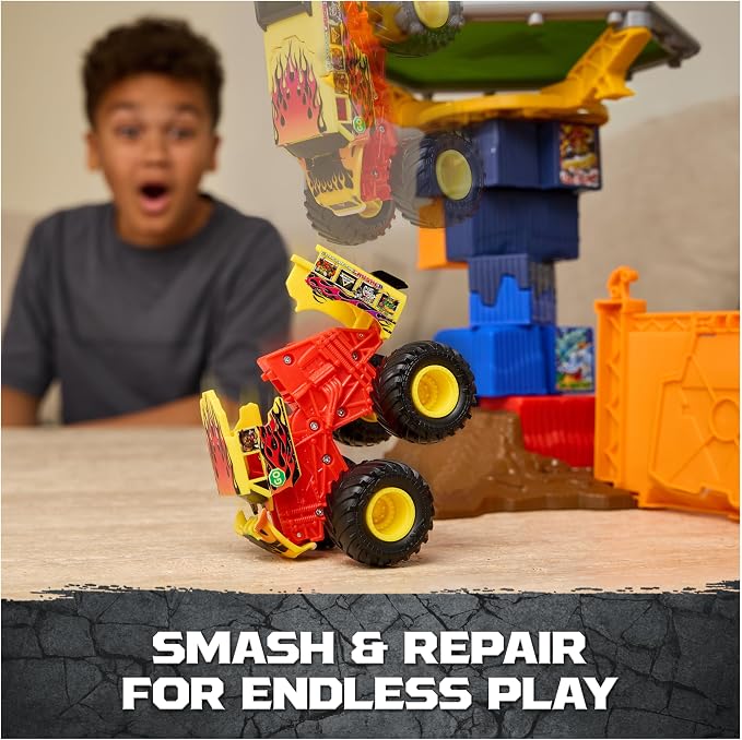 Maqueta y juego Monster Jam Crash Course Playset con camión 1:64 miniatura 6