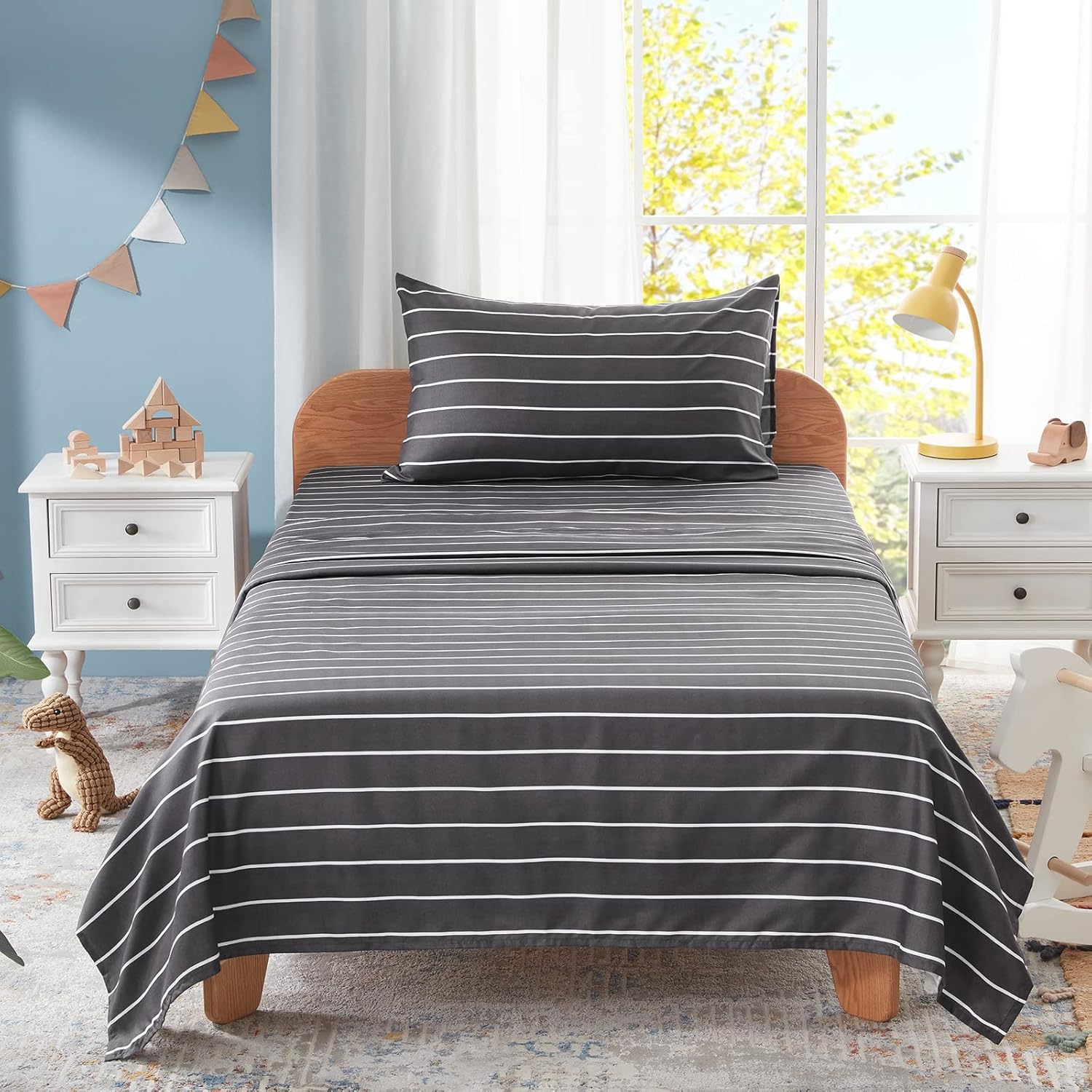 Homiest 4pcs Black and White Sheets Full Size Bed Set