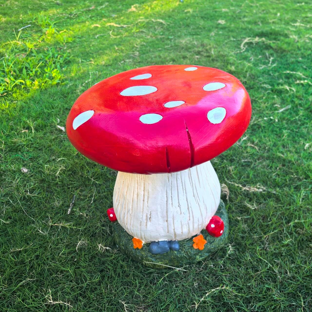 Mushroom Stool Home Shoe Stool Kid's Room Decor Outdoor Garden Simulation Large Mushroom Chair Garden Decor Courtyard Park Lawn Art Sculpture Decoration (RED)