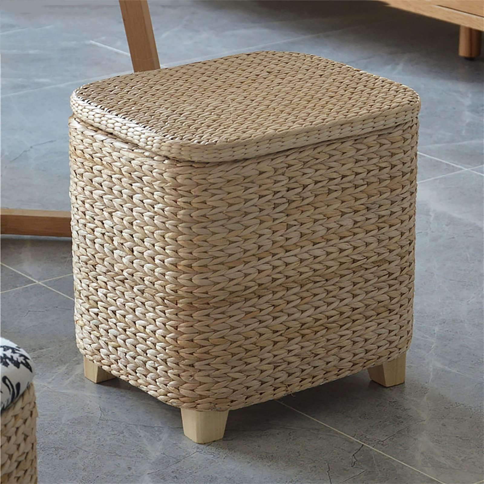 Ottoman de rangement artisanal en rotin fait main et bois noble