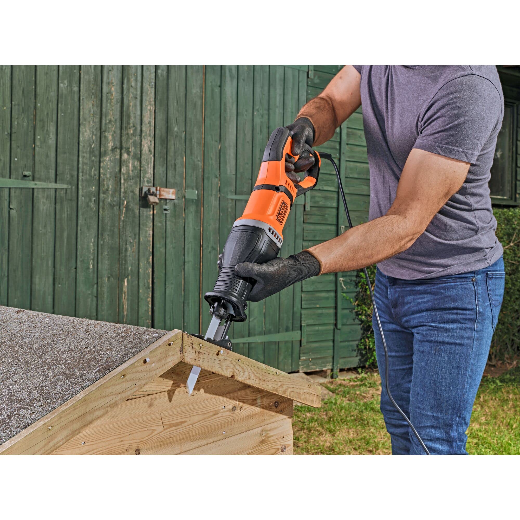 BLACK+DECKER SEGA A GATTUCCIO A FILO 750W Velocità variabile 0-2800 corse/min; Lunghezza corsa lama 20mm. In dotazione: 2 lame (1x legno, 1x metallo) BES301-QS