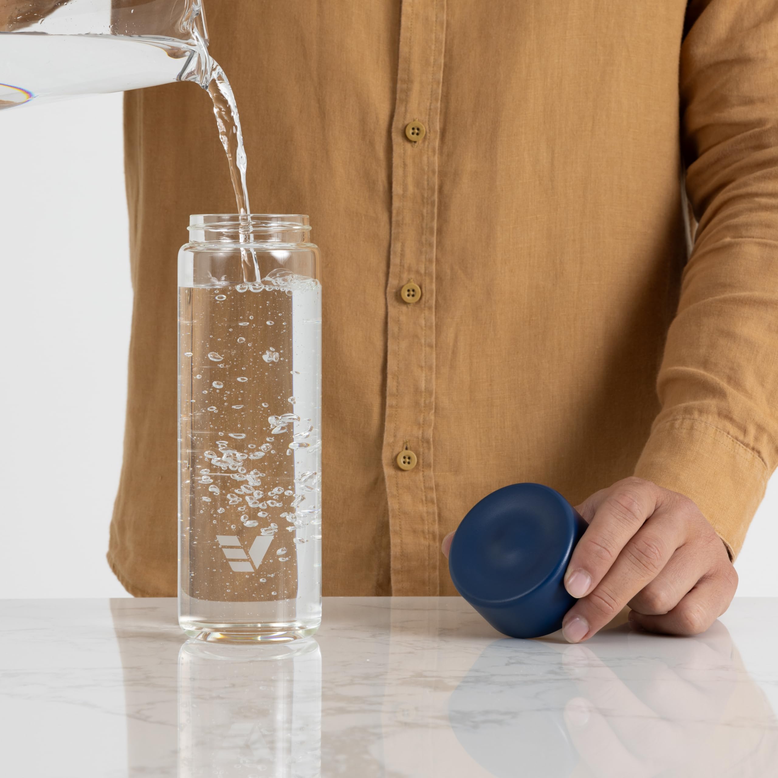 Amazon.com: EVER VESSEL Glass Water Bottle 20oz - Non-insulated |  Borosilicate Glass | Dishwasher Safe | No Plastic Touches Contents | A pure  drinking experience - Blue : Sports & Outdoors