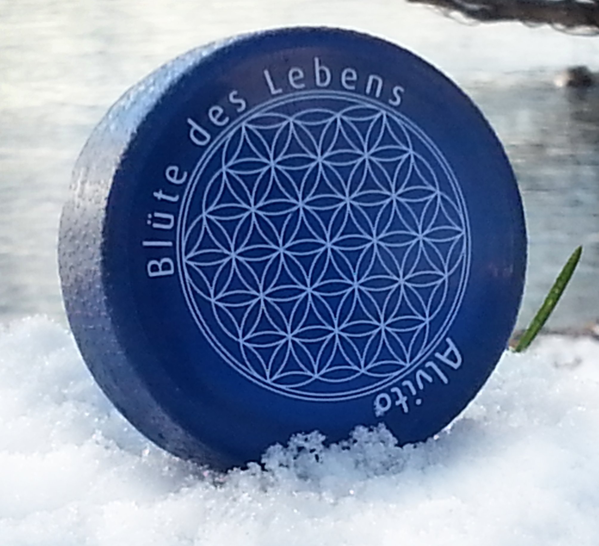 7 X 0,5 Liter Trinkwasserflasche aus Tritan, mit "Blüte des Lebens" - Symbol Aufdruck auf dem Trinkdeckel, 18 x 6 cm, Flasche gibt keine Schadstoffe ab (FDA Zulassung), und ist hervorragend geeignet um gefiltertes Wasser aufzubewahren; große Öffnung (4cm)