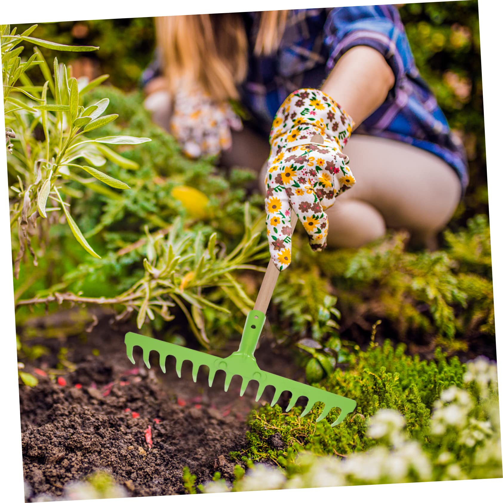 BESTonZON Gartenrechen Handrechen Aus Robustem Carbonstahl Multifunktionales Bodenlockerungswerkzeug Für Gartenarbeit Und Erdbewegung Langlebig Grün Für Garten Und Landwirtschaft