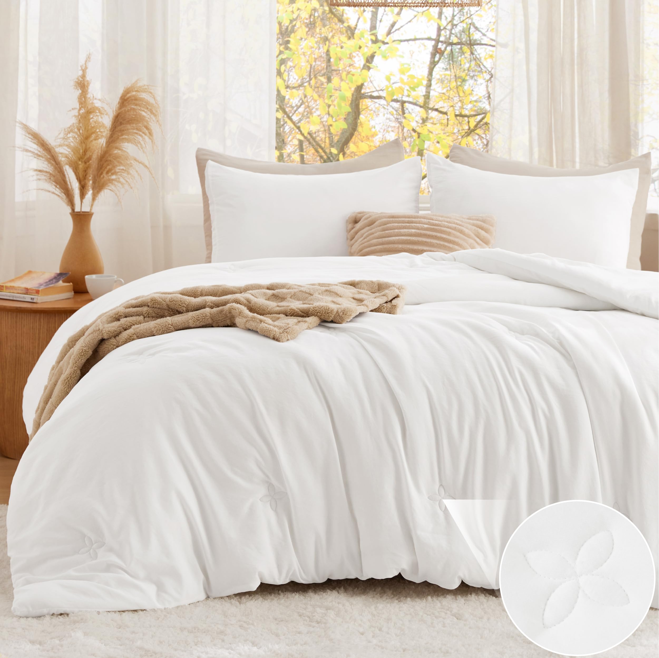 Bedsure Queen Comforter Set White, Soft Prewashed Queen Size Bedding, Quilted Comforter with Clover Design, Down Alternative Comforter for All Seasons, 3 Pieces Bed Set with 2 Pillow Shams