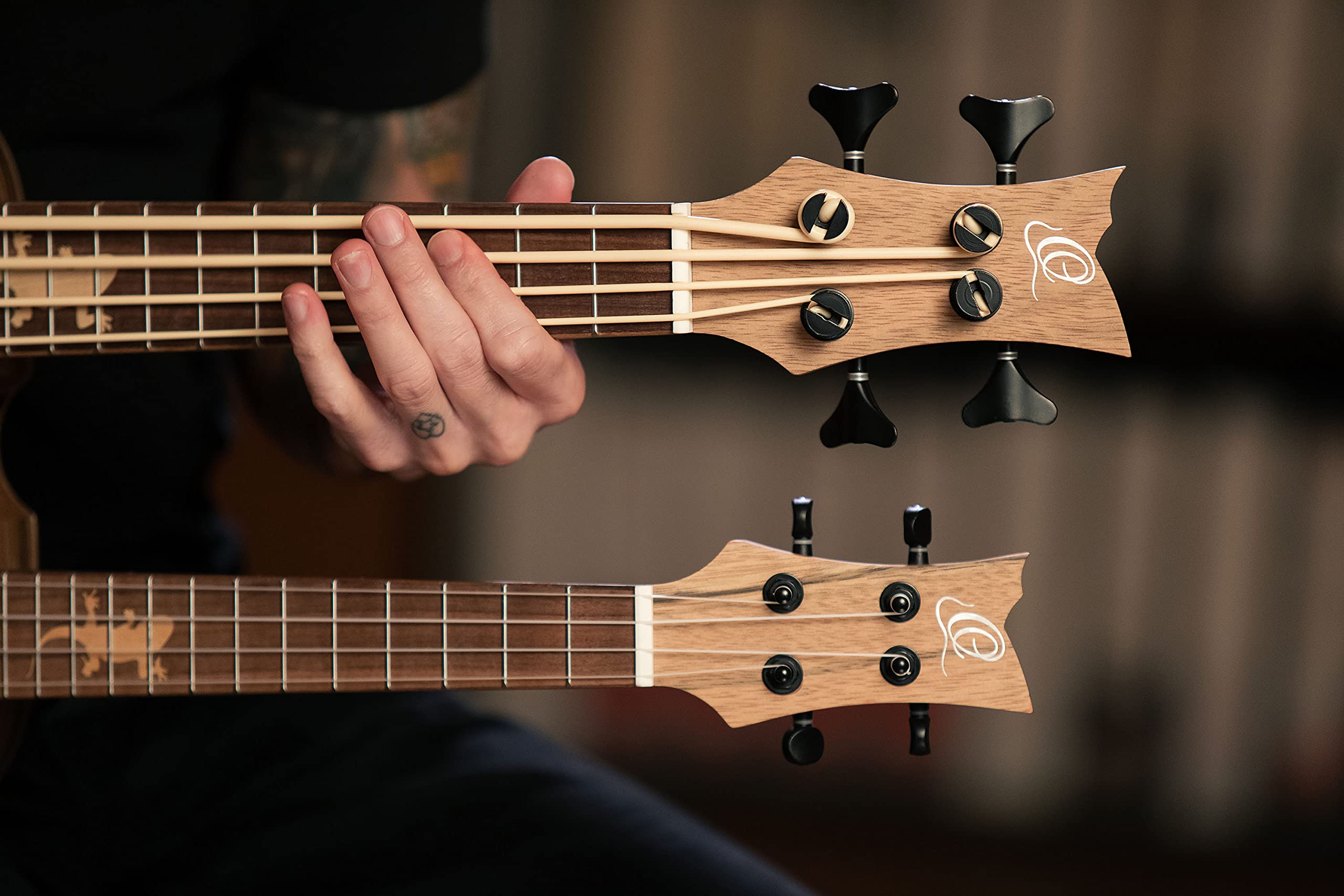 Ortega Guitars Double Neck Ukulele Elettro-Acustico – Tenor, Ukebass – Custom Built Series – Gig Bag Inclusa – Paldao, Natural (HYDRA-BSTE)