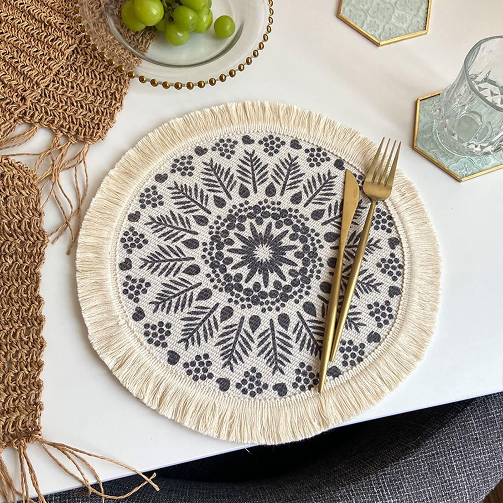 Napperon Table Salle à Manger 6, 33 CM Gris Foncé Napperon Table Antidérapant Salle a Manger Polyester Coton, Rond avec Fleur Vintage et Glands
