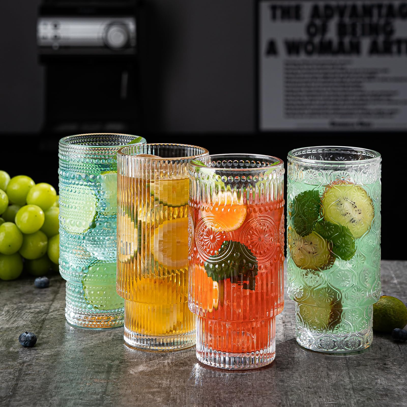 Trinkgläser, Origami-Stil, Glasbecher mit Strohhalm, 473 ml, 12 Stück Highball-Gläser, stapelbare Vintage-Glaswaren, gerippte Gläser, Eiskaffeegläser ideal für Cocktail, Whiskey, Saft