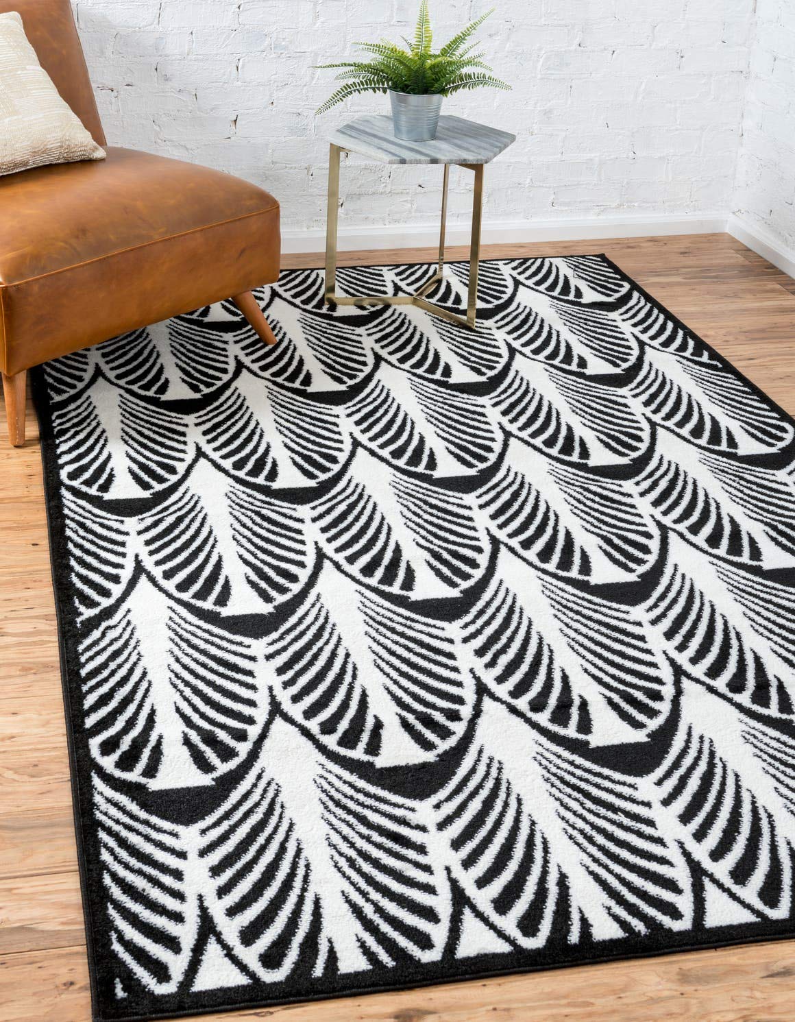 SAFAVIEH Metro Collection Modern Art Deco Coastal Shell Area Rug, 5 x 8 ft, Black/Ivory