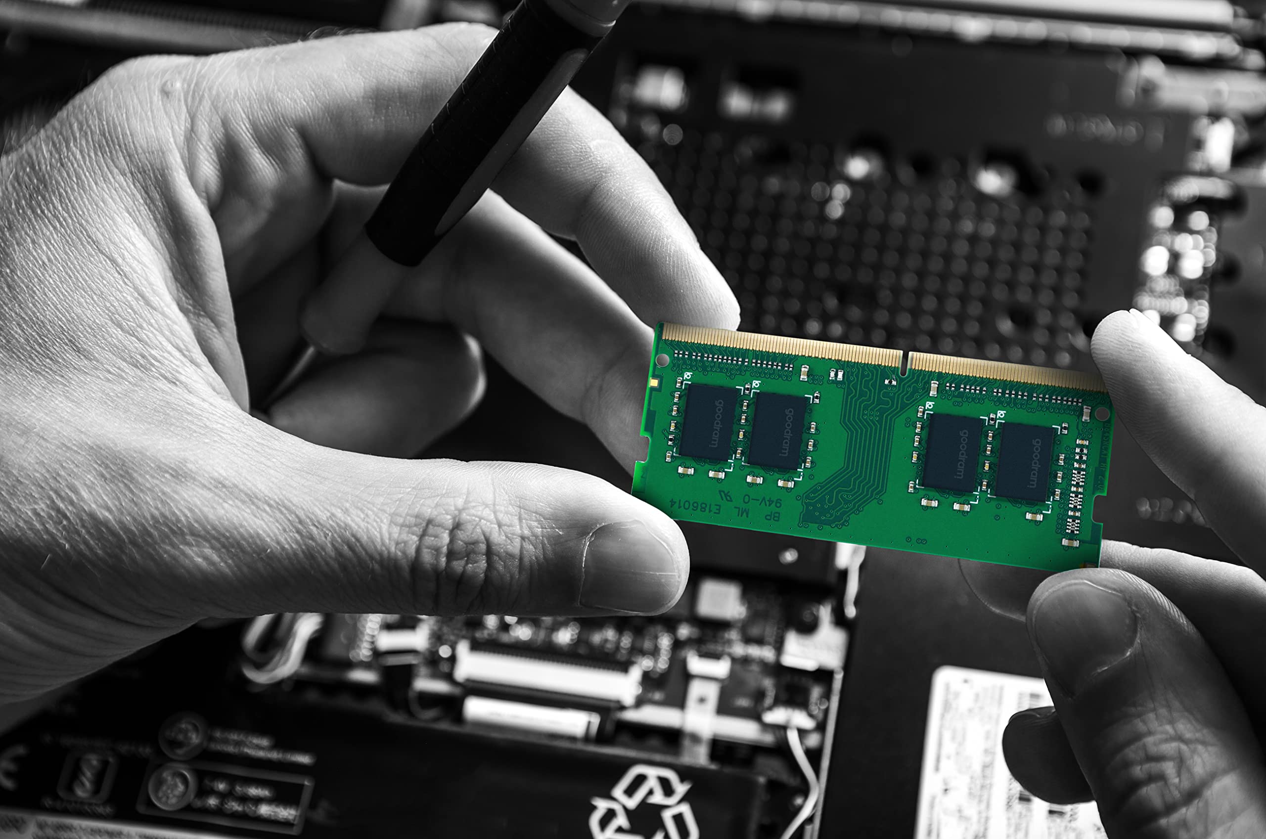 Amazon.co.jp: Goodram GR2400S464L17S / 8G 8GB DDR4 2400MHzメモリ