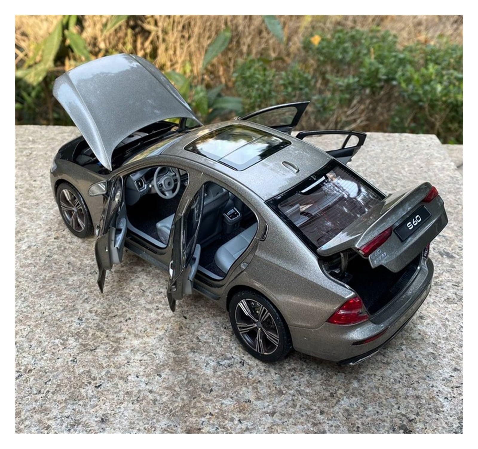 Volvo S60 1/18スケールモデルミニカー Amazon | ボルボ 1/18 ボルボ