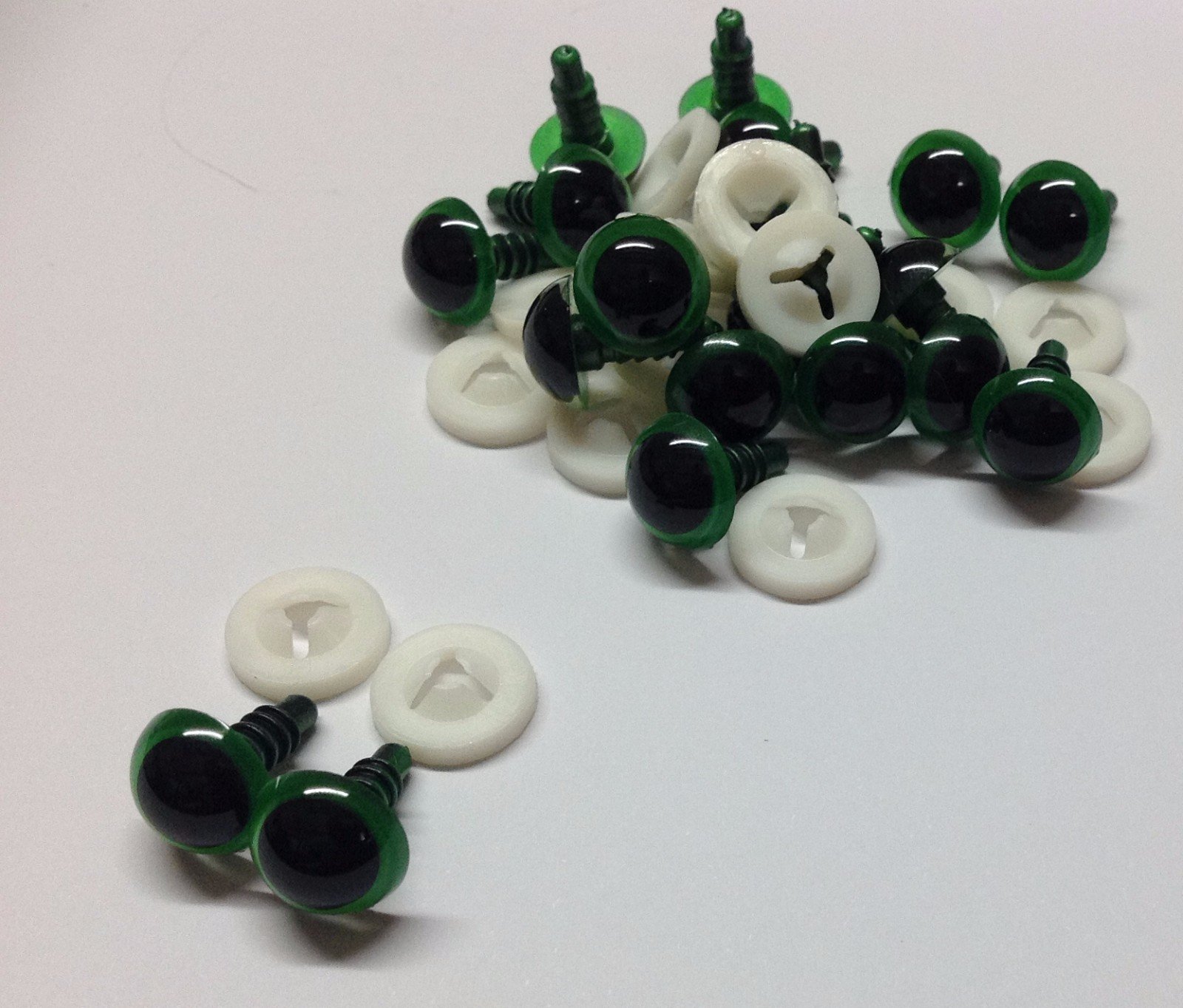 celloexpress Safety Eyes for Soft Toy or Teddy Bear Making - 10mm GLASS LIKE Green Eyes with Plastic Backs - Pack of 50 Pairs