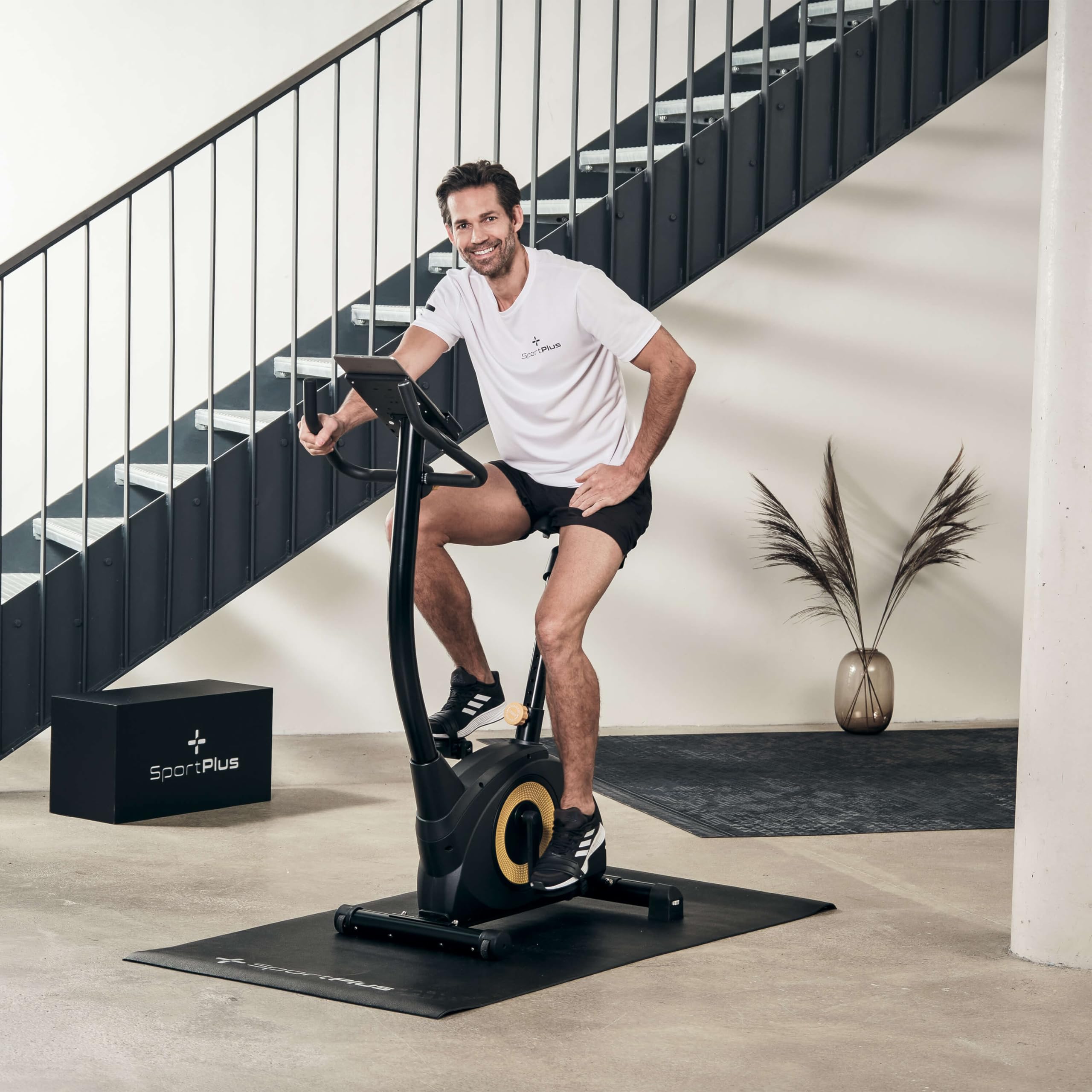 SportPlus Cyclette COMPATTA, 24 livelli di resistenza, cardiofrequenzimetro integrato e compatibilità con le app, Home Fitness