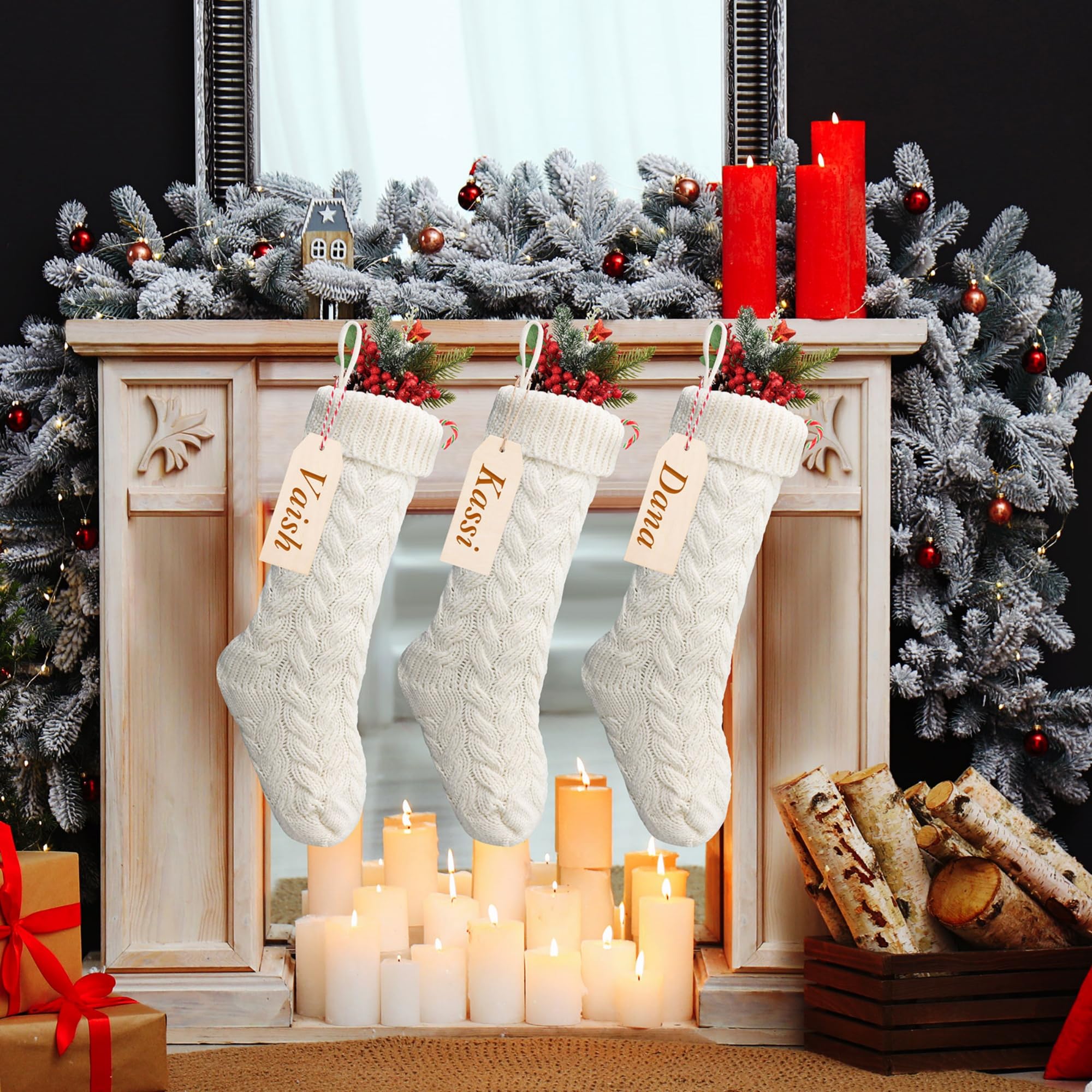 Weihnachtsstrumpf Gestrickter Strumpf Zopfstrick Weihnachtsstrumpf und Holzanhänger Kleine Holzstücke Blank mit Seil für Familie Urlaub Dekor (Weiß, 12 Stück)