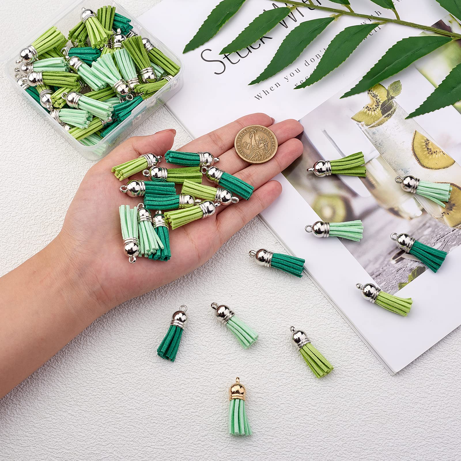BEEFLYING 60pcs Verde Finta Pelle Scamosciata Nappa Decorazioni Ciondolo Mini ciondoli retrò per bracciali Fai da Te collane Orecchini Portachiavi creazione di Gioielli Accessori Artigianali