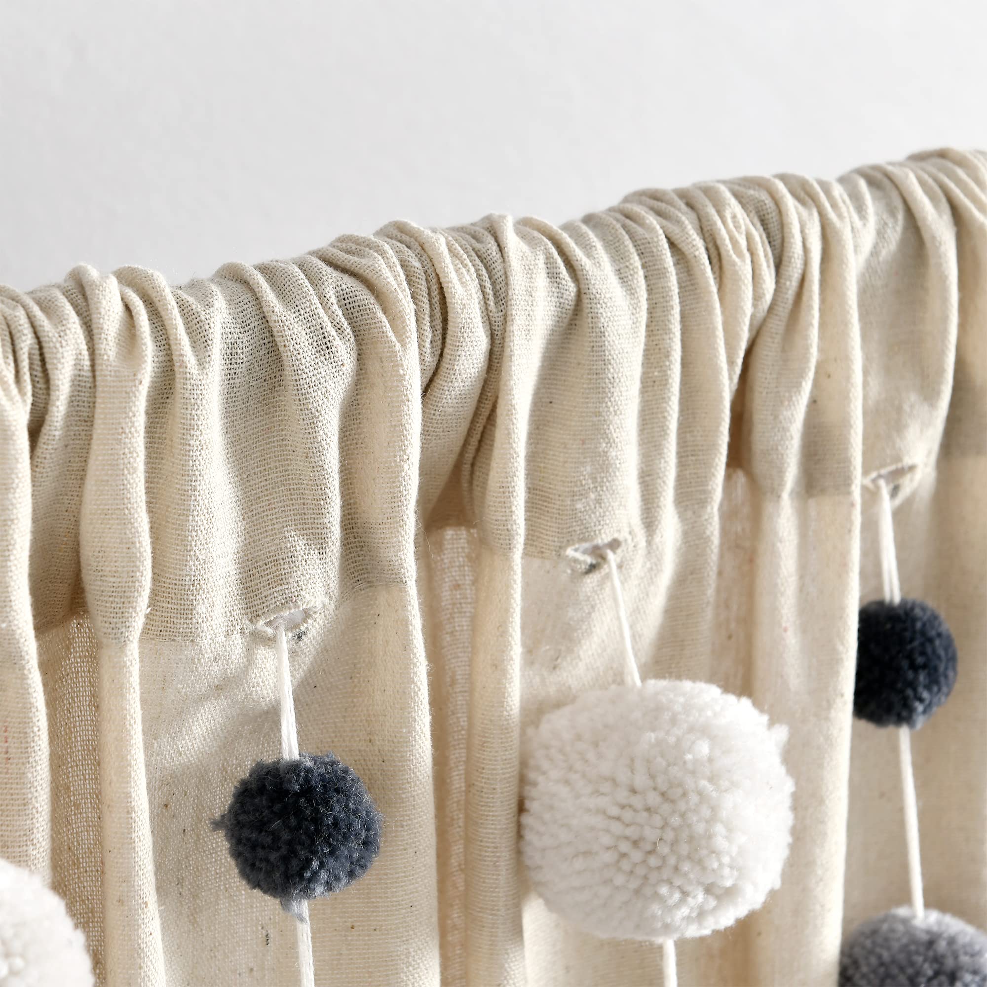 Lush Decor Tenda per finestra in lino con pompon bohémien (pannello singolo), 213,4 cm di lunghezza x 132,1 cm di larghezza, giallo e grigio