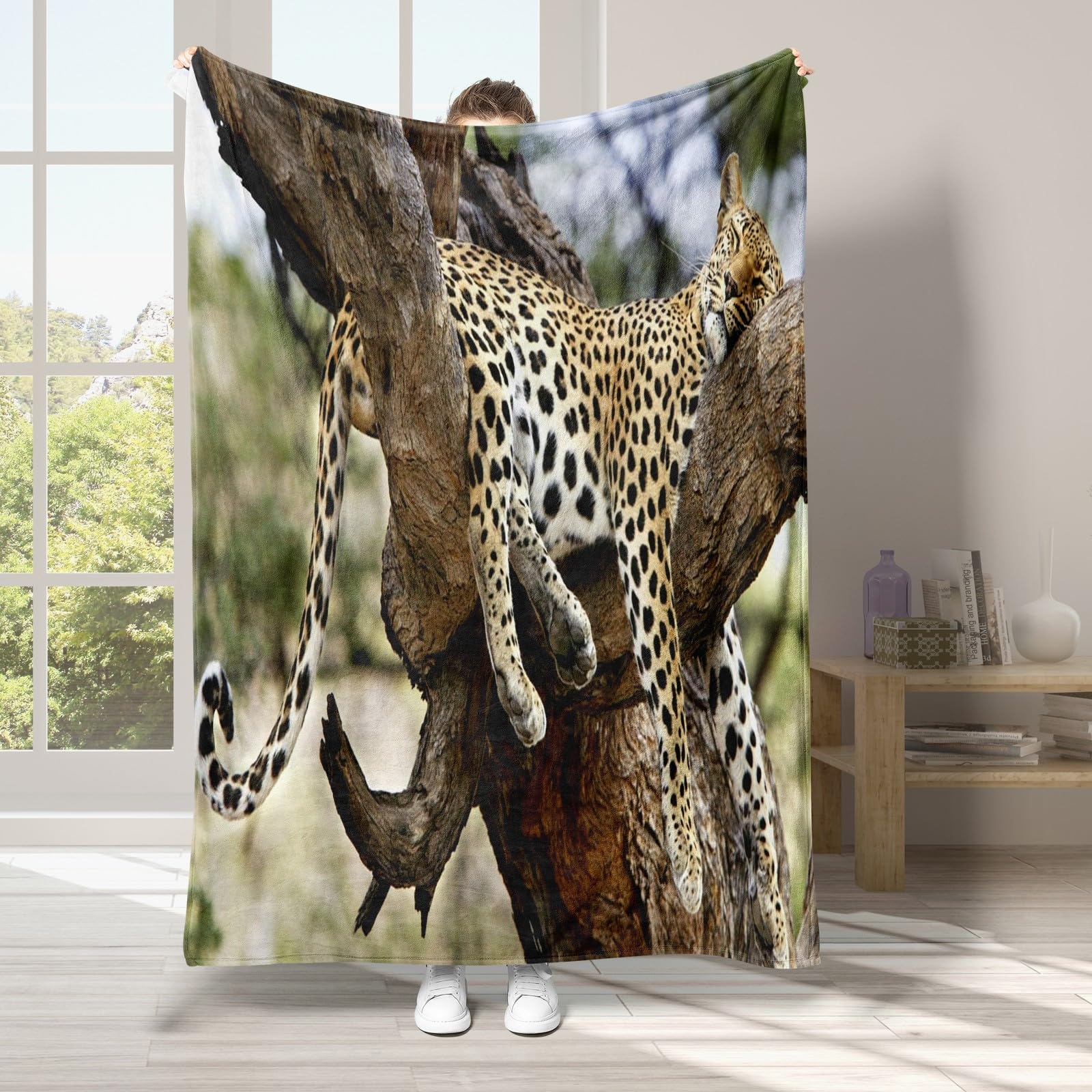 Ypthriline Leopard Flannel Throw Blanket, Tree Blankets 80 x 150cm, Soft and Cosy Fleece Blanket for Bed or Couch, Perfect as a Throw Blanket or Decorative Blankets and Throws