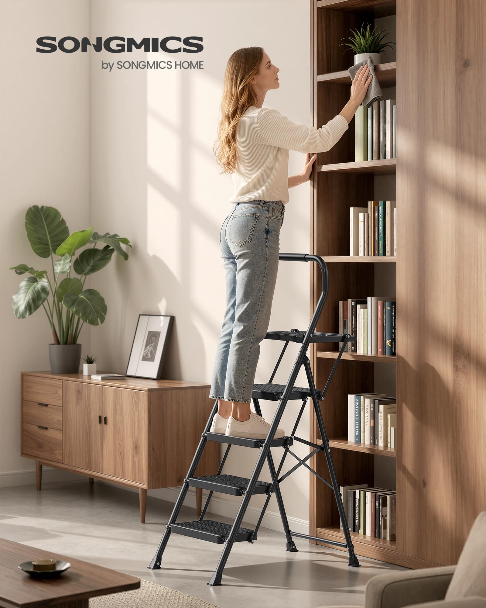 SONGMICS Escalera de Acero, Escalera Plegable de 4 Peldaños, Carga de 150 kg, para Casa, Oficina, Jardín, 84 x 45,5 x 145,2 cm, Negro GSL204BZ01
