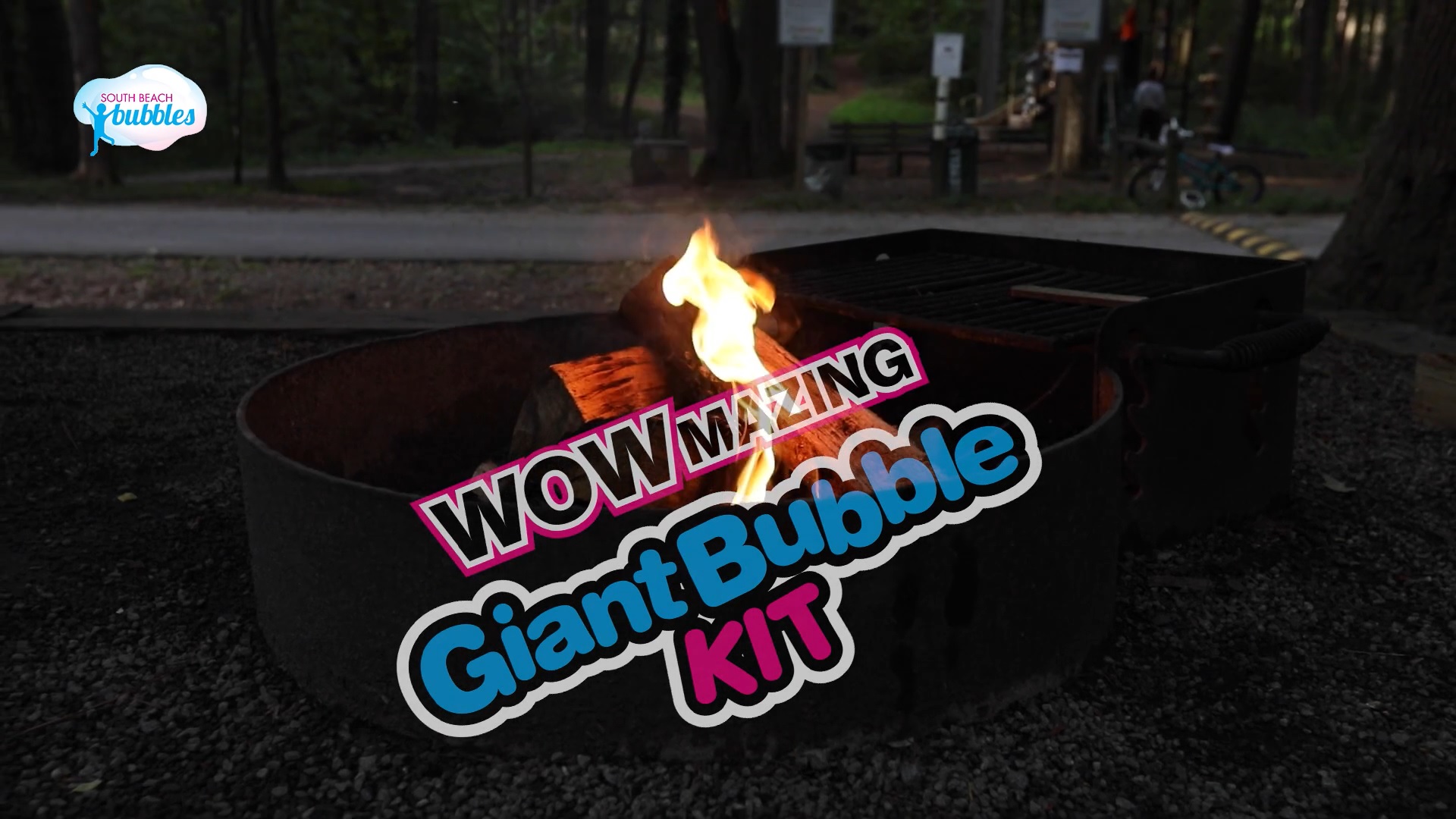 WOWMAZING Kit de bulles géantes : espace – Avec baguette, 2 grandes poches concentrées à bulles et 8 autocollants phosphorescents | Jouet d'extérieur pour enfants, filles | Bulles fabriquées aux WOWMAZING Kit de bulles géantes : espace – Avec baguette, 2 grandes poches concentrées à bulles et 8 autocollants phosphorescents | Jouet d'extérieur pour enfants, filles | Bulles fabriquées aux