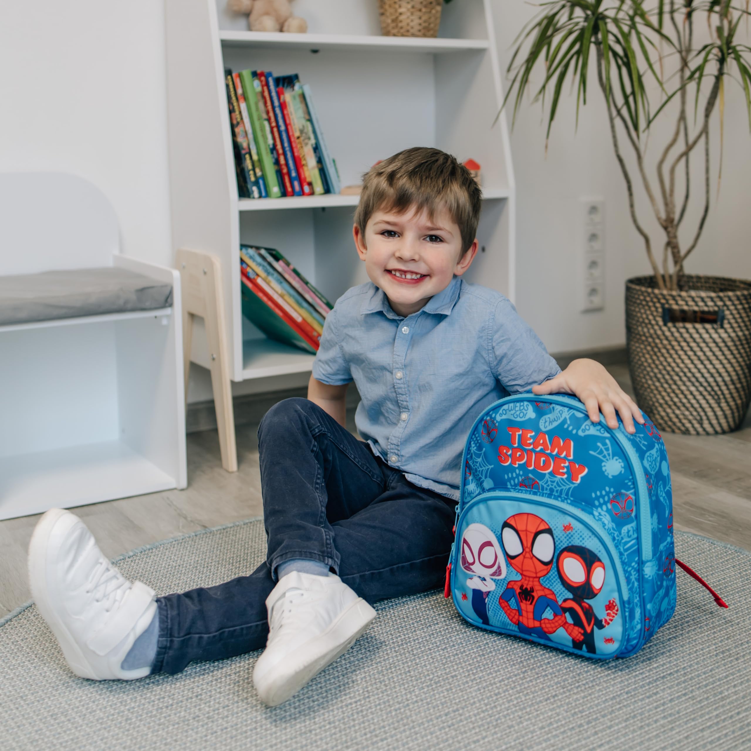 Undercover - Zaino per bambini Spidey - con tasca frontale - per la scuola materna, il tempo libero e i viaggi - resistente e pratico - per bambini dai 4 anni in su