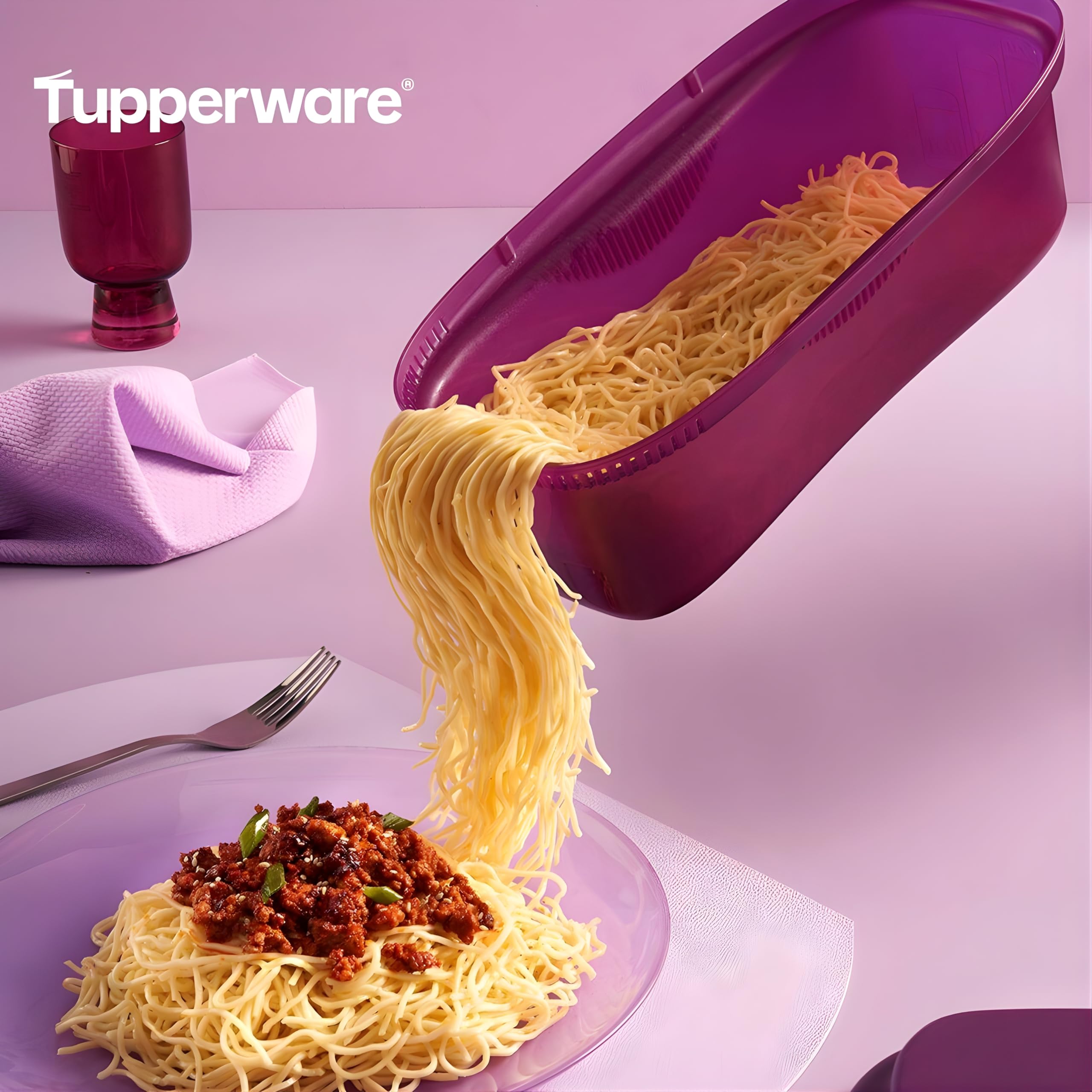 Tupperware Cuiseur à Pâtes Micro-Ondes 1,9 L - Cuisson Rapide Sans Égouttoir - Couvercle Passoire Intégré - Plastique Sans BPA - 29,9 cm - Idéal Famille