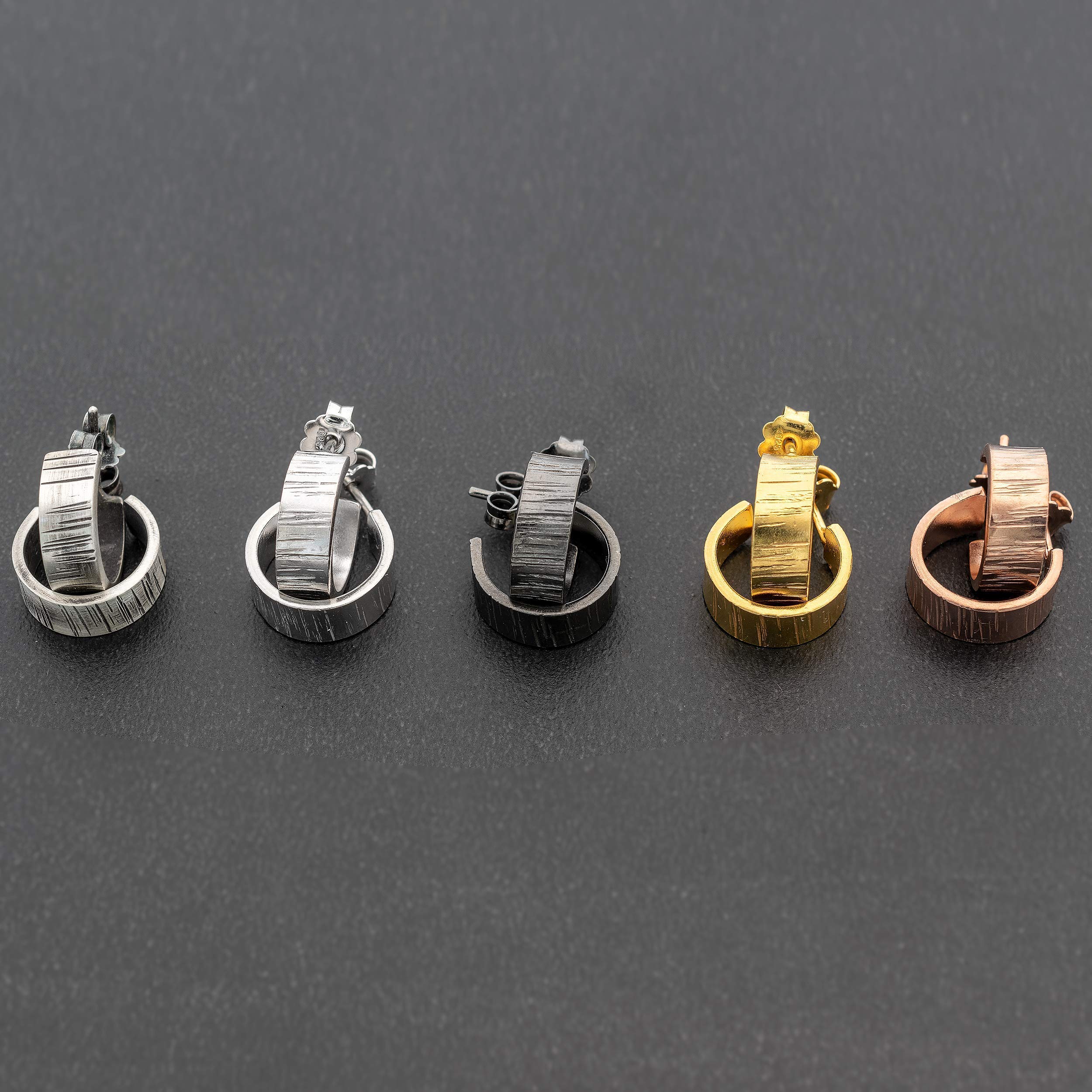 Piccoli Orecchini a Cerchio Minimalisti in Argento Sterling 925, Huggie Hoops, Ipoallergenici e Senza Nichel - Fatto a mano da Emmanuela