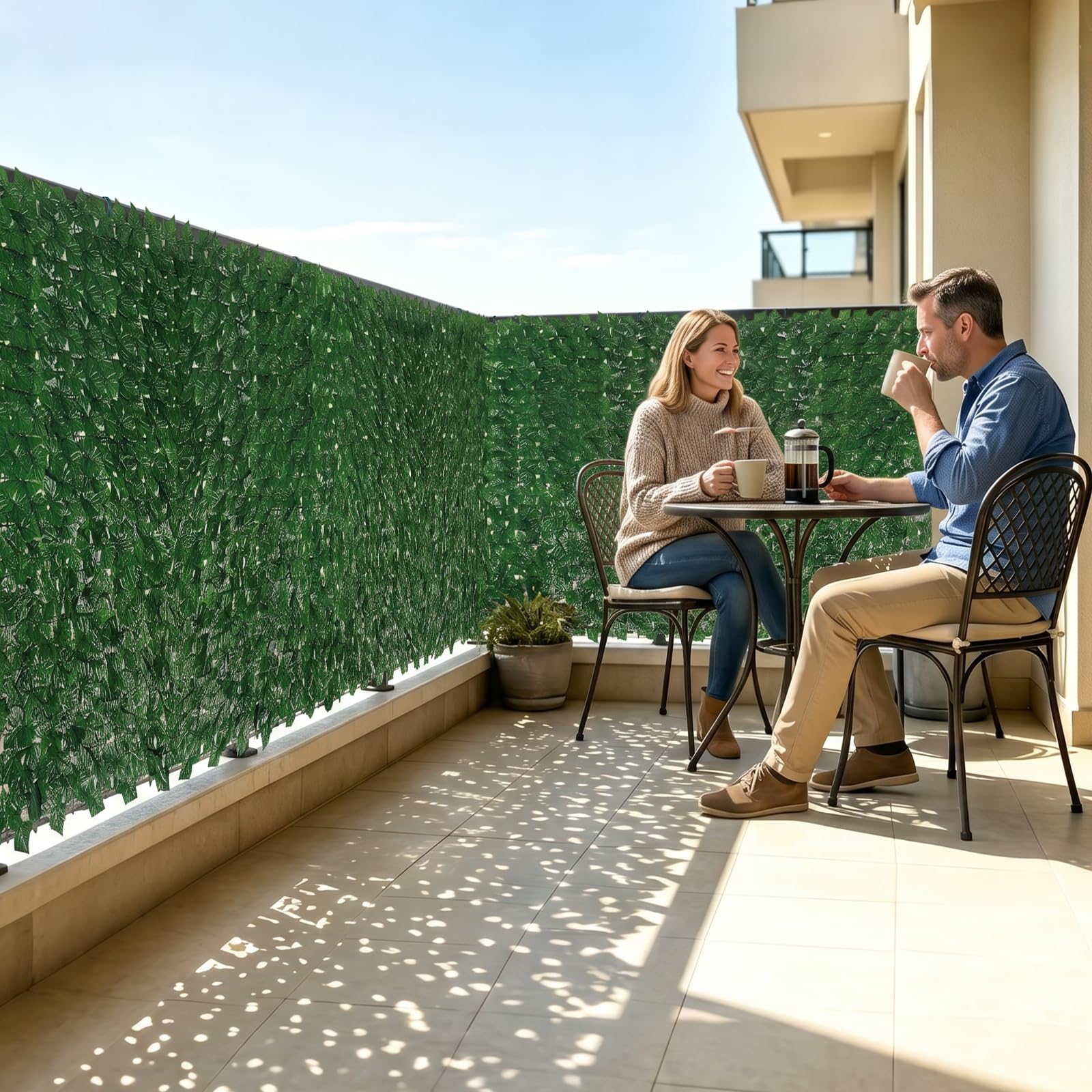 Edera artificiale in resina UV per la privacy, 2,4 x 1,8 m, verde finto per balcone, giardino, patio, cortile e decorazione da parete per interni/esterni, verde