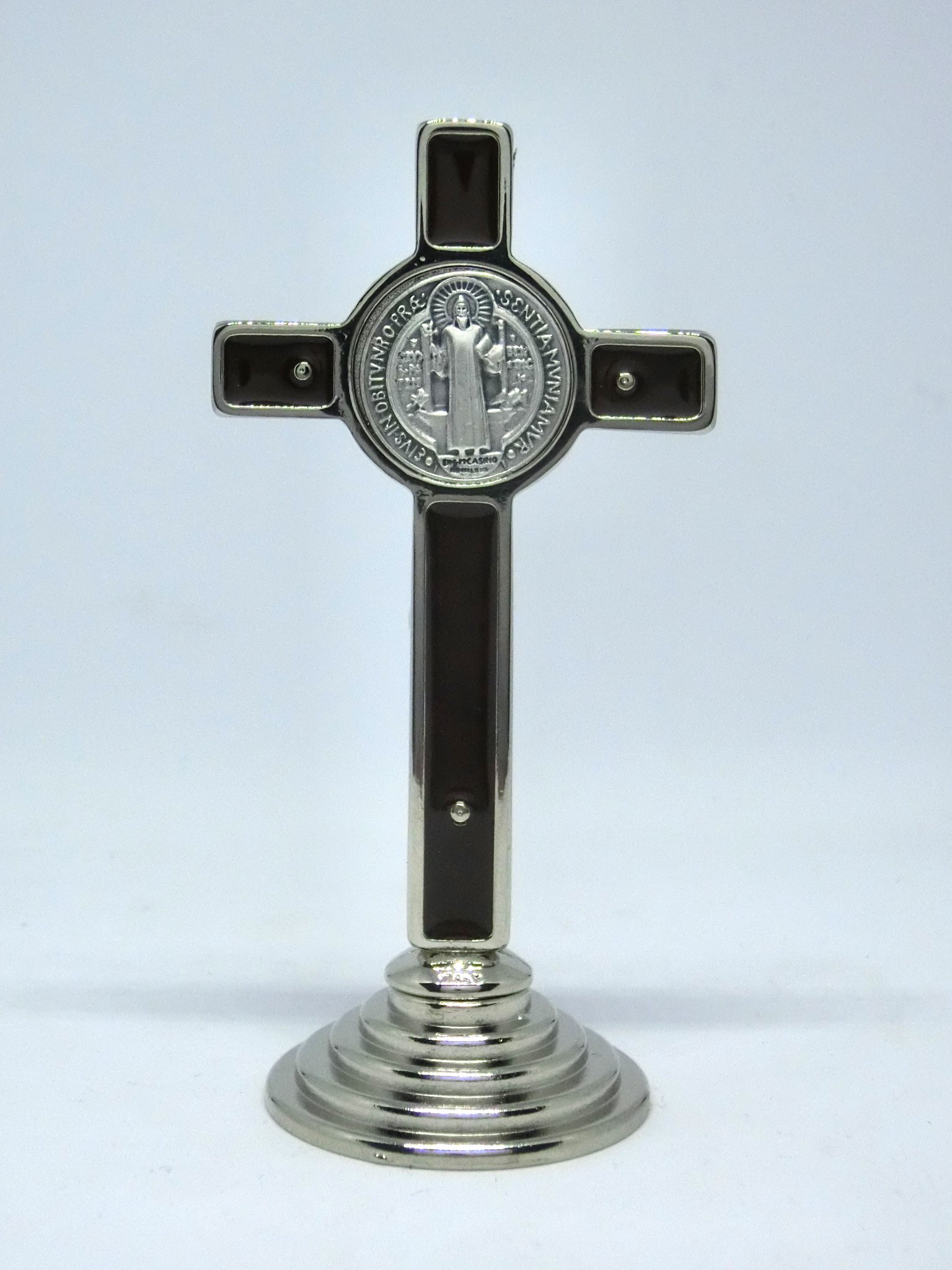 GTBITALY 10.008.11 Croce di San Benedetto Argento Marrone smaltato a Mano su Base Tonda Argento