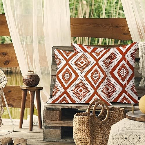 Miniatura 4 de aportt Juego de 2 fundas de almohada geométricas de color naranja quemado de 18 x 18 pulgadas con diamantes Ikat de color marfil óxido, estilo