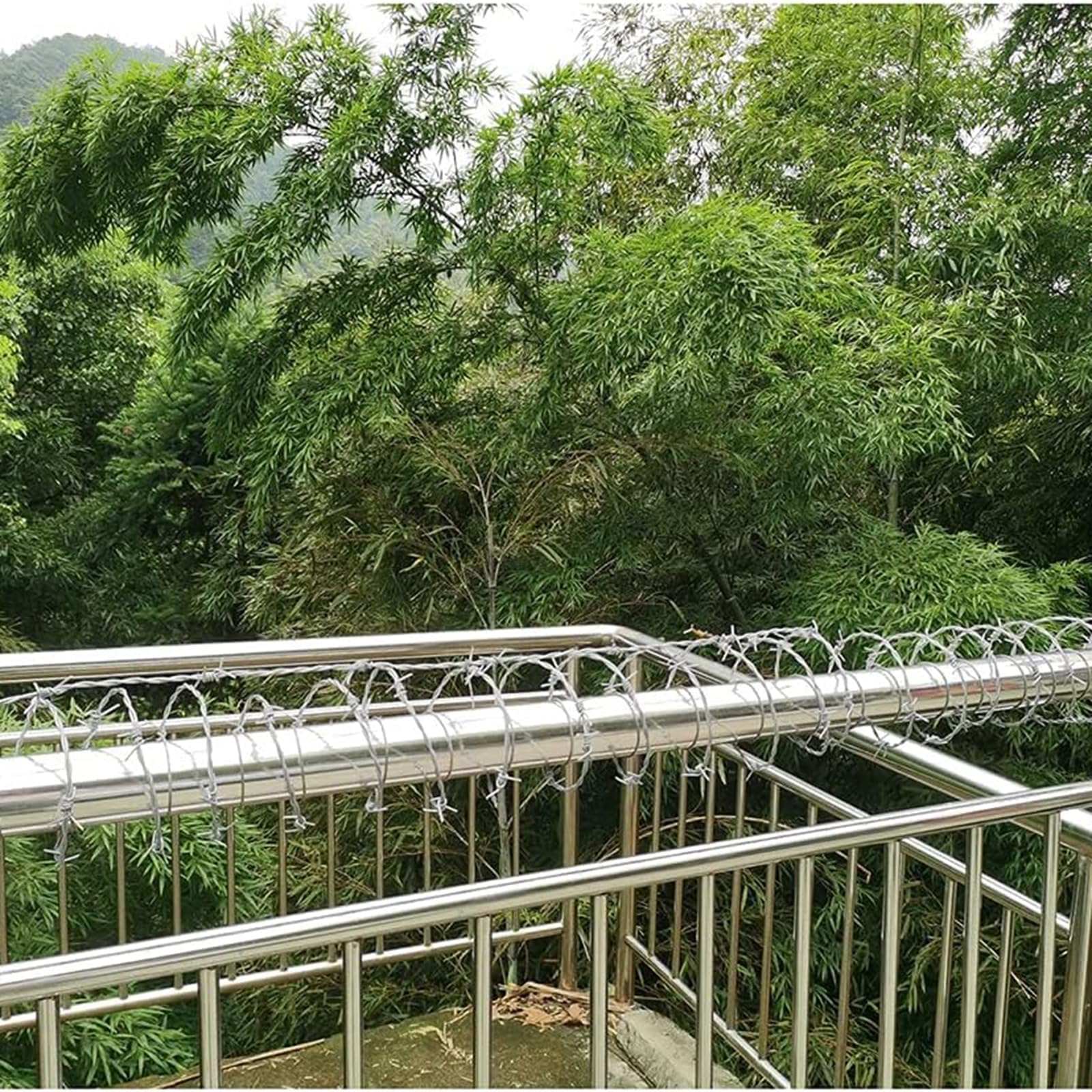 Rollo de Alambre de Púas Galvanizado - Alambre Espino 4 Puntas Anti-Escalada - Fuerte y Flexible para Valla Jardín, Balcón y Seguridad Residencial,2.5mm,100m(328ft)