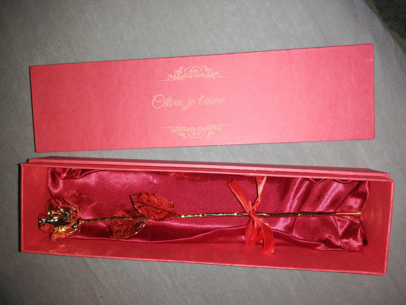 Rose Éternelle Dorée En Coffret Bois Personnalisé Pour Couple