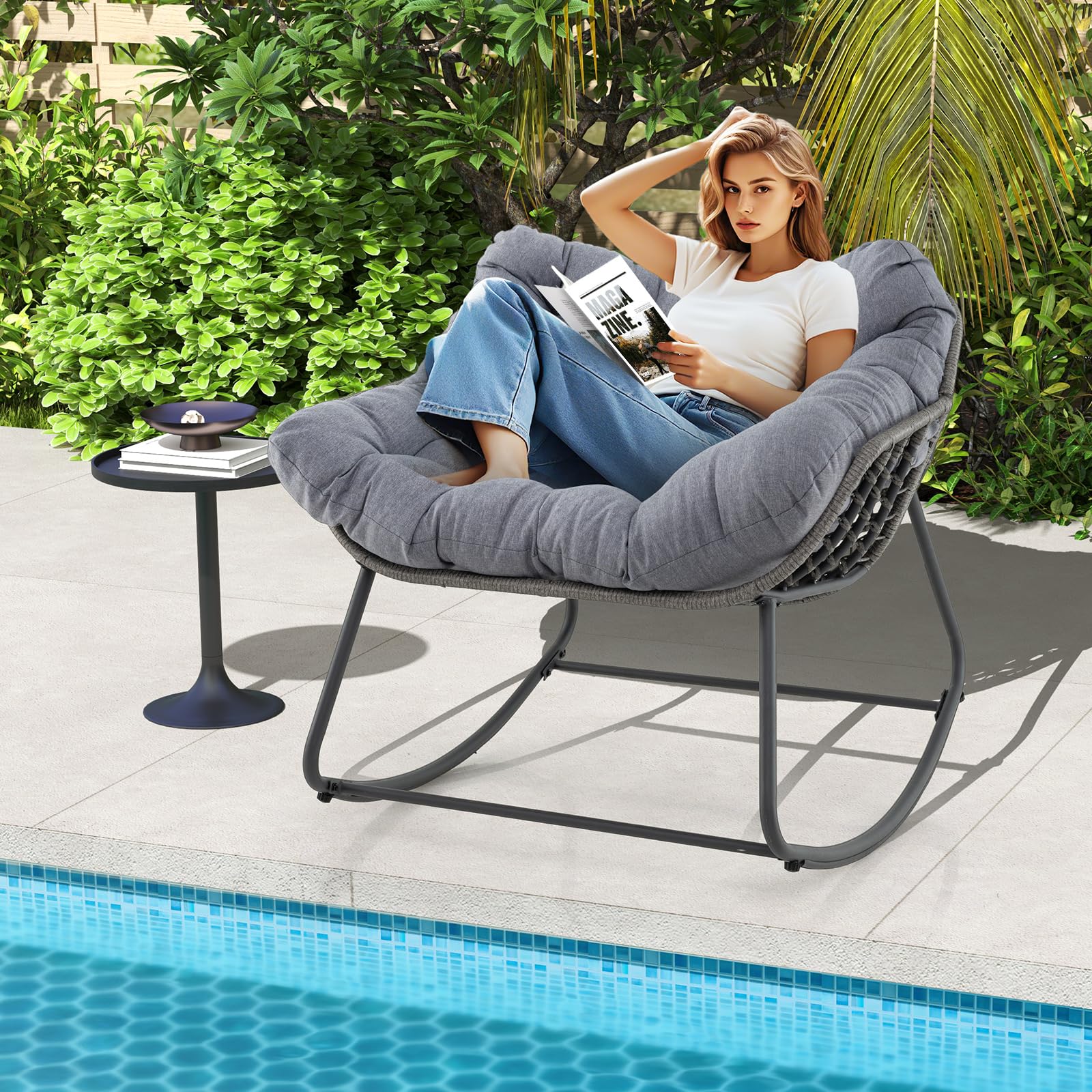 COSTWAY Fauteuil a Bascule Exterieur Interieur, Rocking Chair en Rotin PE, Coussin Épais Amovible, Bande Antidérapante, Fauteuil Œuf pour Balcon Porche Salon, Charge 150 kg, 98 × 98 × 87 cm (Gris)