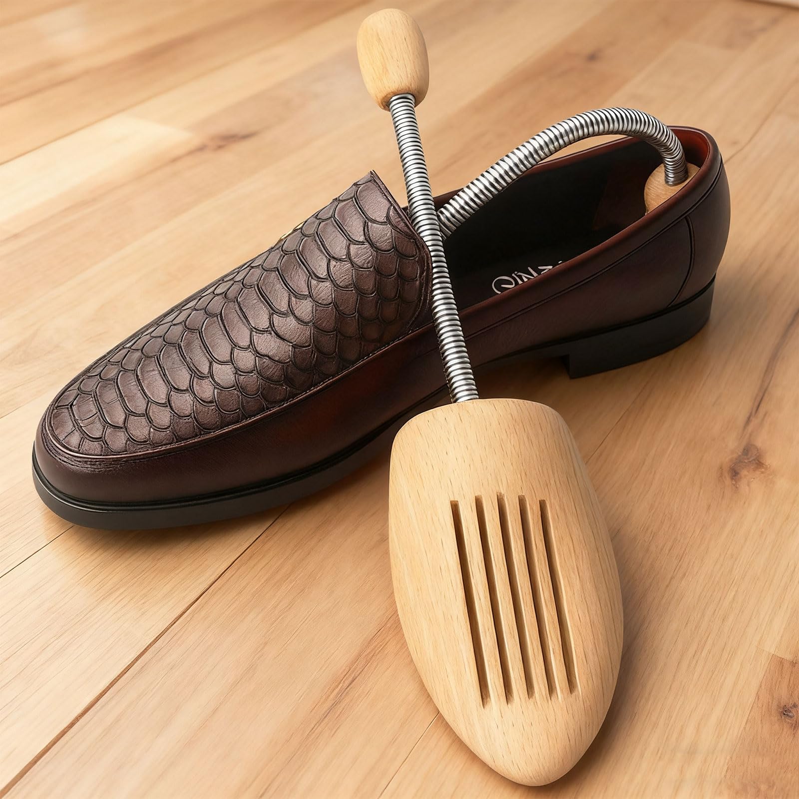 Schuhspanner Holz 2 Stück Shoe Tree Mit Stahlfeder Herren Damen, Stiefelspanner aus Echt-Holz mit Metall-Spiralfeder für Alle Schuhgrößen 42-46 für Stiefel oder Sneaker.
