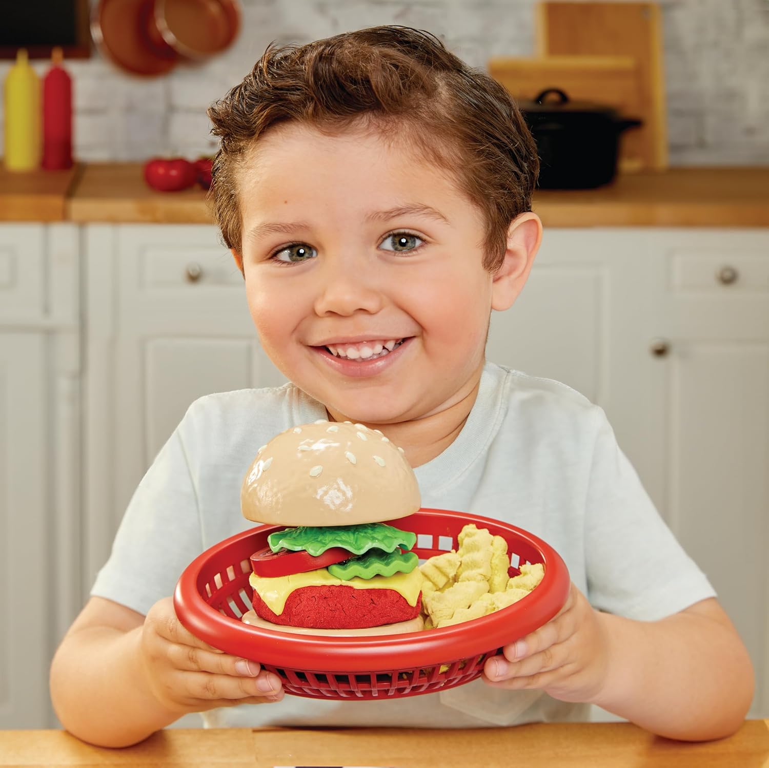 Little Tikes Creative Chefs Cheeseburger and Fries Kit with 22 Accessories, Pretend Play Cooking Set, for Boys and Girls Ages 3+ Years