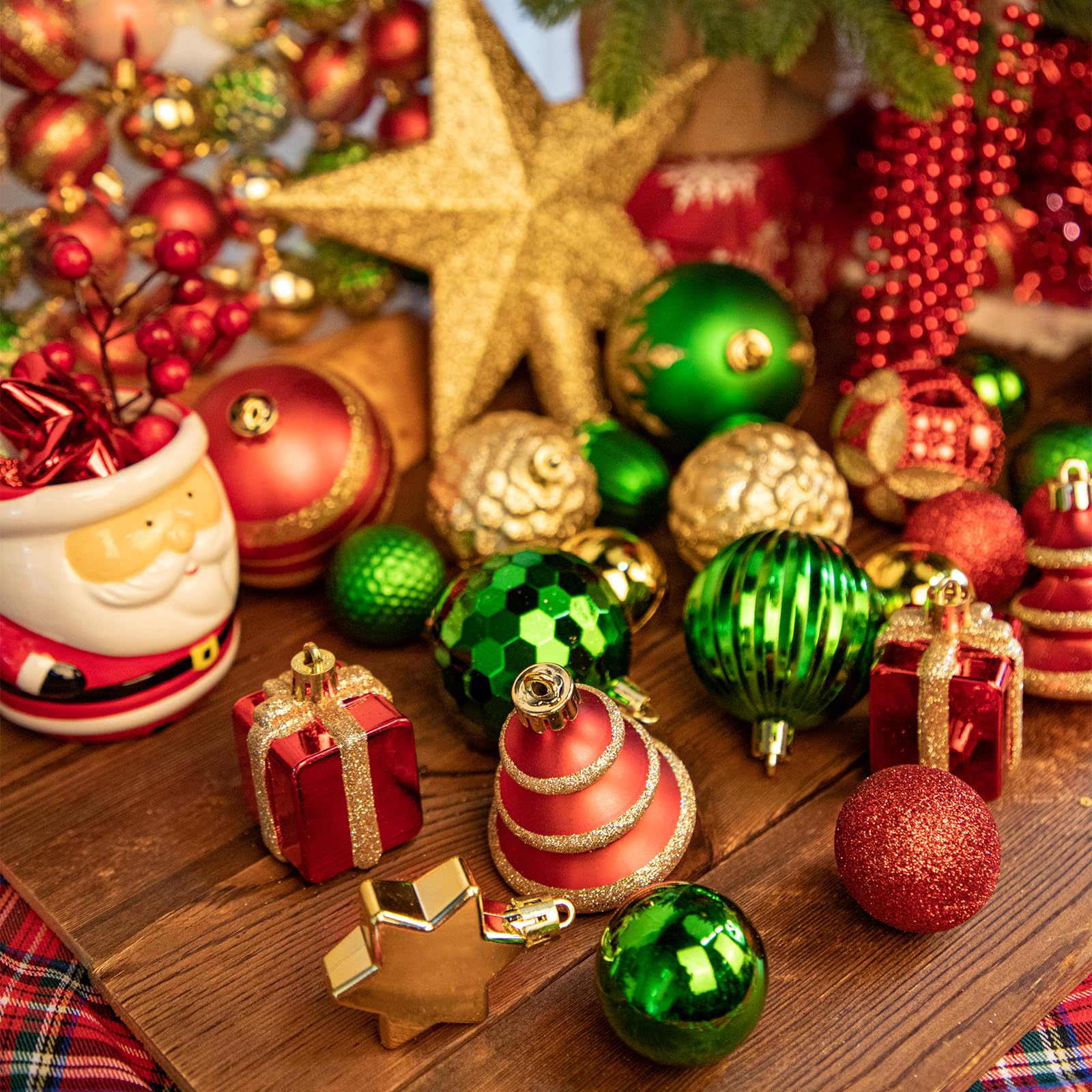 Hollyone 100 pièces Ensemble de Boules de Noël en Plastique, décorations de Noël incassables, Boules de Noël Assorties, décorations à Suspendre pour Sapin de Noël, doré, Rouge et Vert