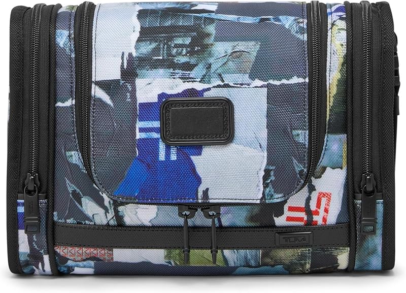 Necessaire suspensa para viagem TUMI Alpha com organizador de produtos de higiene, preta com detalhes vermelhos