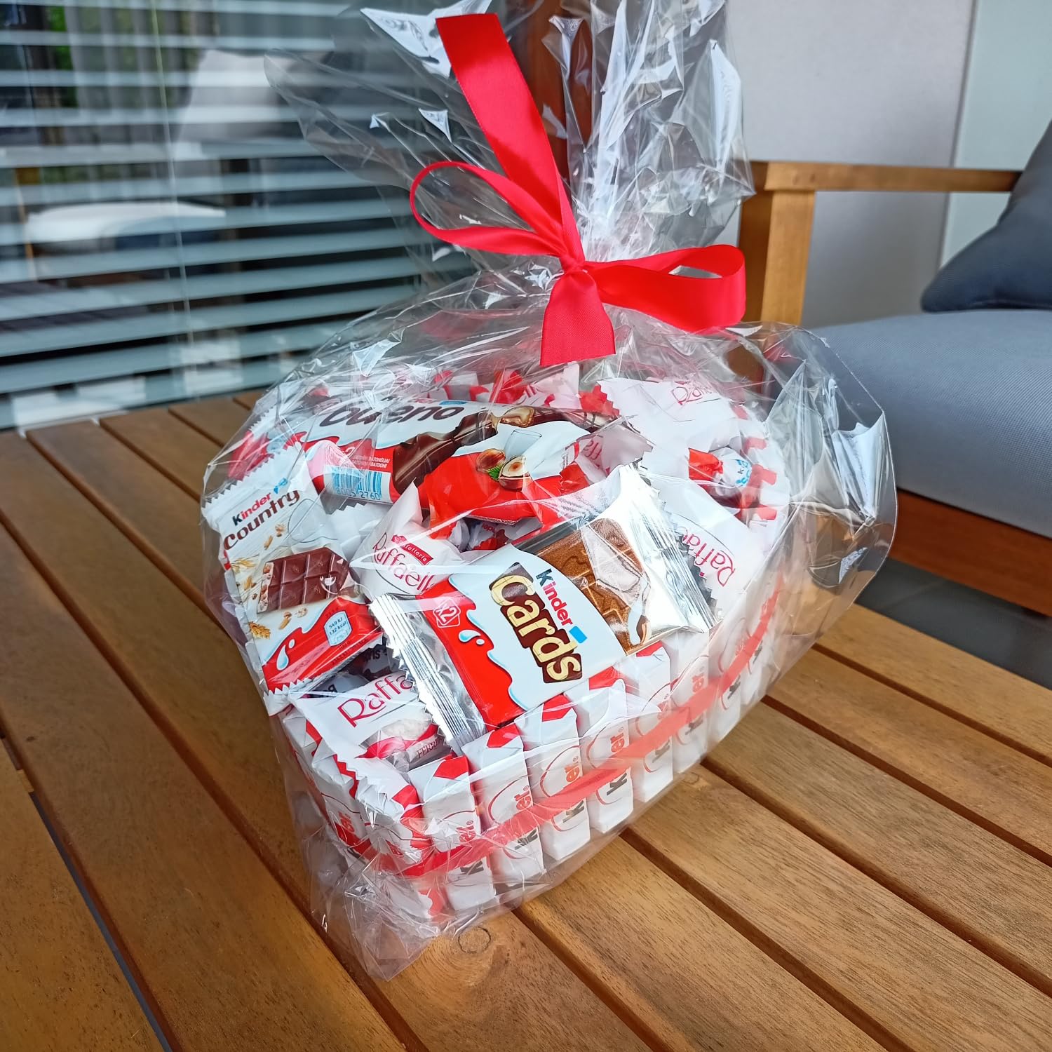 Dankeschön Geschenke - Herzform Kinder Schokolade Süßigkeiten Box, Kinder Creamy Raffaello Großpackung, Schoko Bons Crispy, Kinder Cards, Bueno Creme - Geschenkkorb für Frauen, Geburtstag