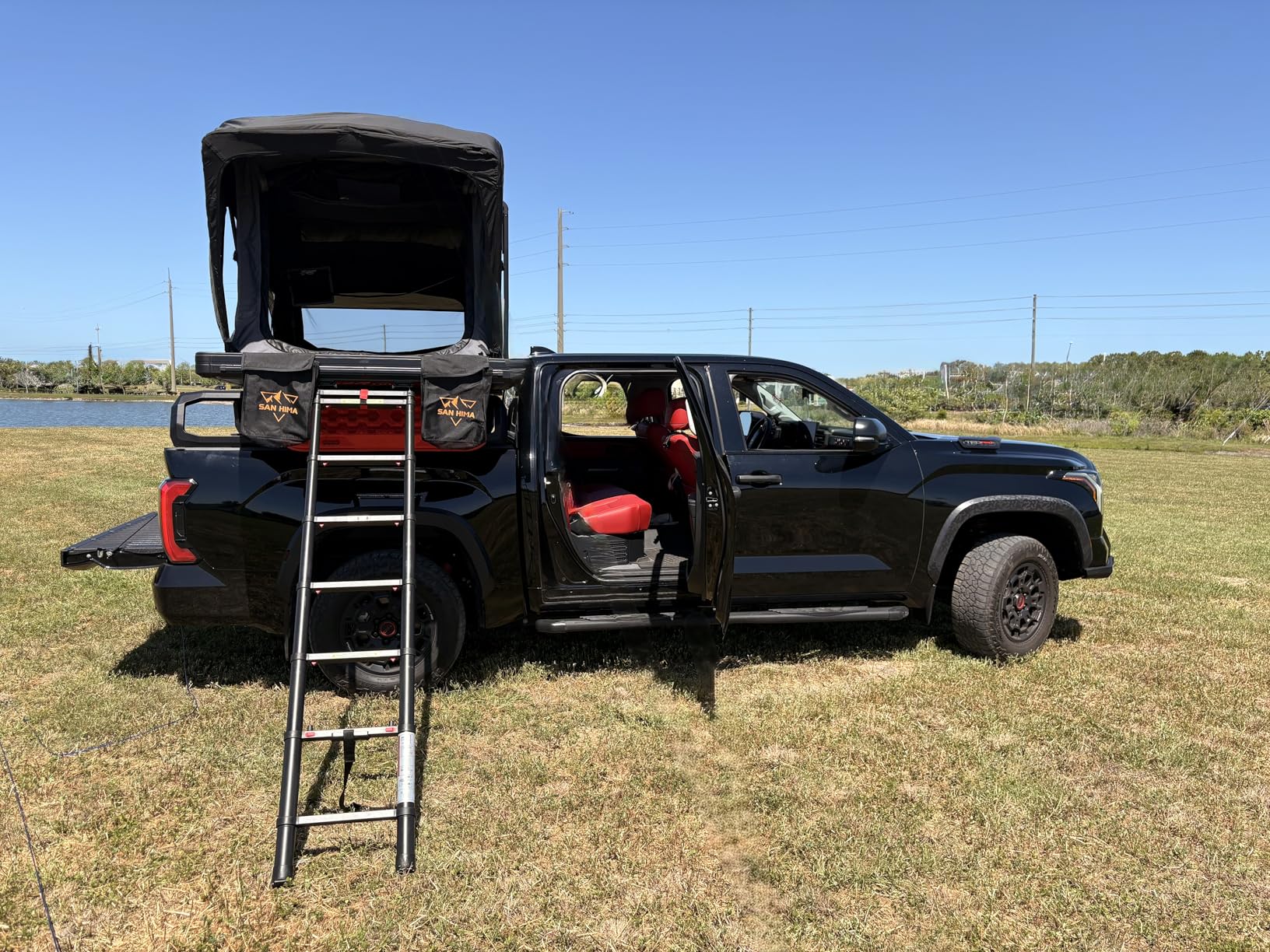 All components included with the SanHima CapeTop Rooftop Tent