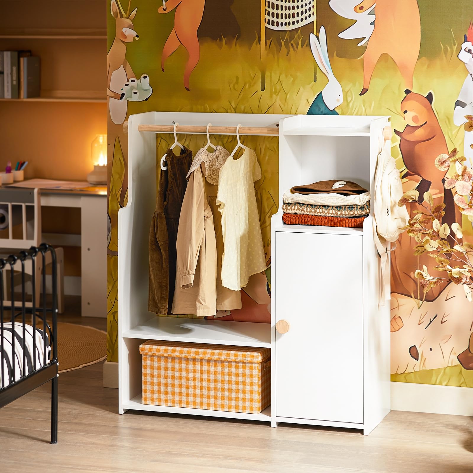 SoBuy Armario Infantil con Almacenaje Juguetes, Armario Infantil Ropa con 2 Ganchos y 4 estantes, Mueble Organizador Juguetes y Ropa Blanco 94x35x110cm KMB110-W