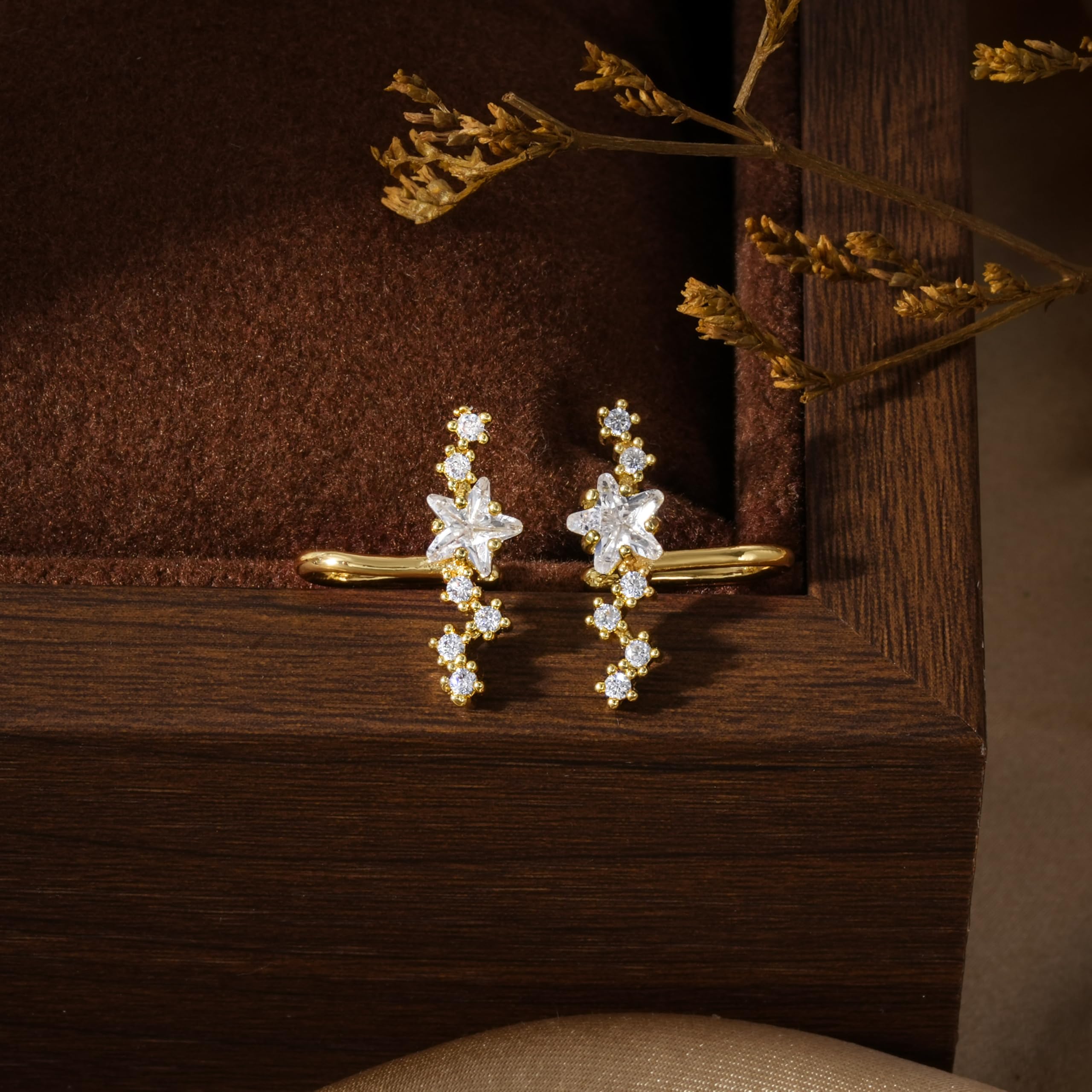 Star Ear Cuff Earrings for Women, Dainty Gold/Sliver Ear Cuffs Non Piercing Tiny Cartilage Cuff Earring Boho Trendy Northstar Starburst Ear Cuff Set Jewelry Gift for Women
